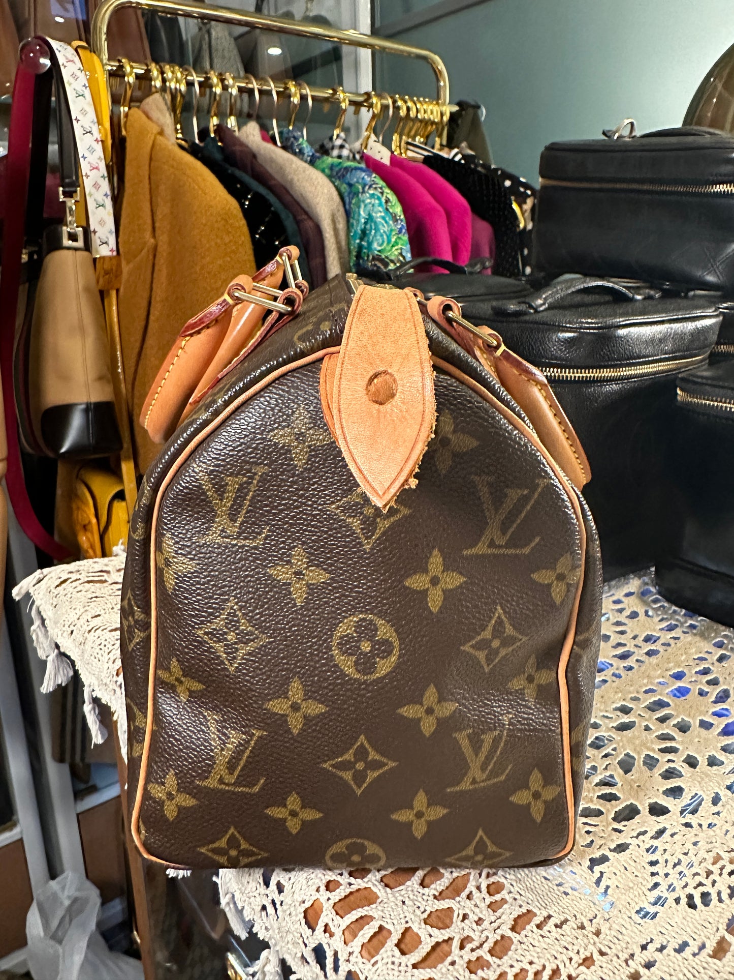 LOUIS VUITTON VINTAGE 100% Authentic Genuine Monogram Speedy 25, Great Condition, Rare