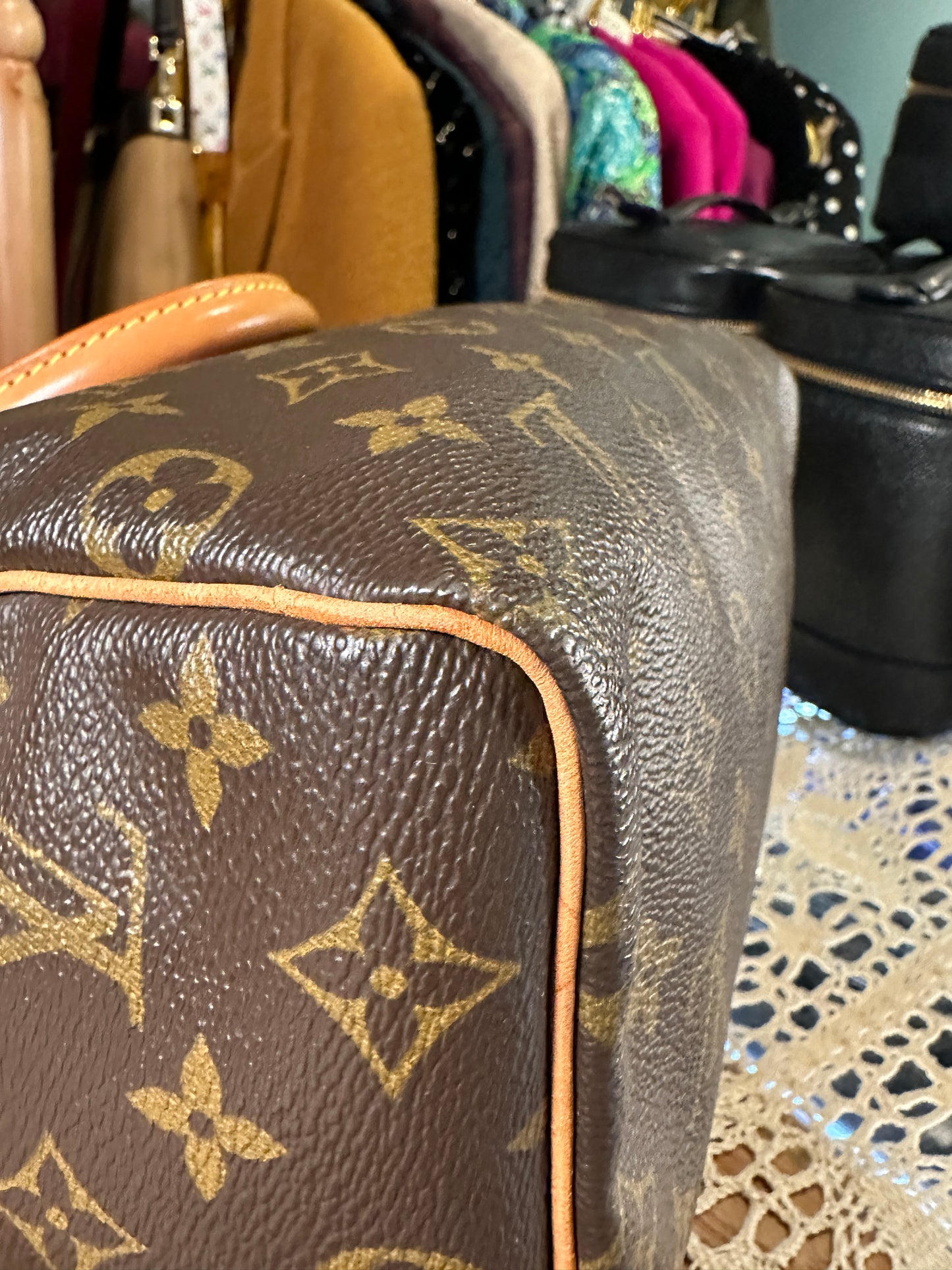 LOUIS VUITTON VINTAGE 100% Authentic Genuine Monogram Speedy 25, Great Condition, Rare