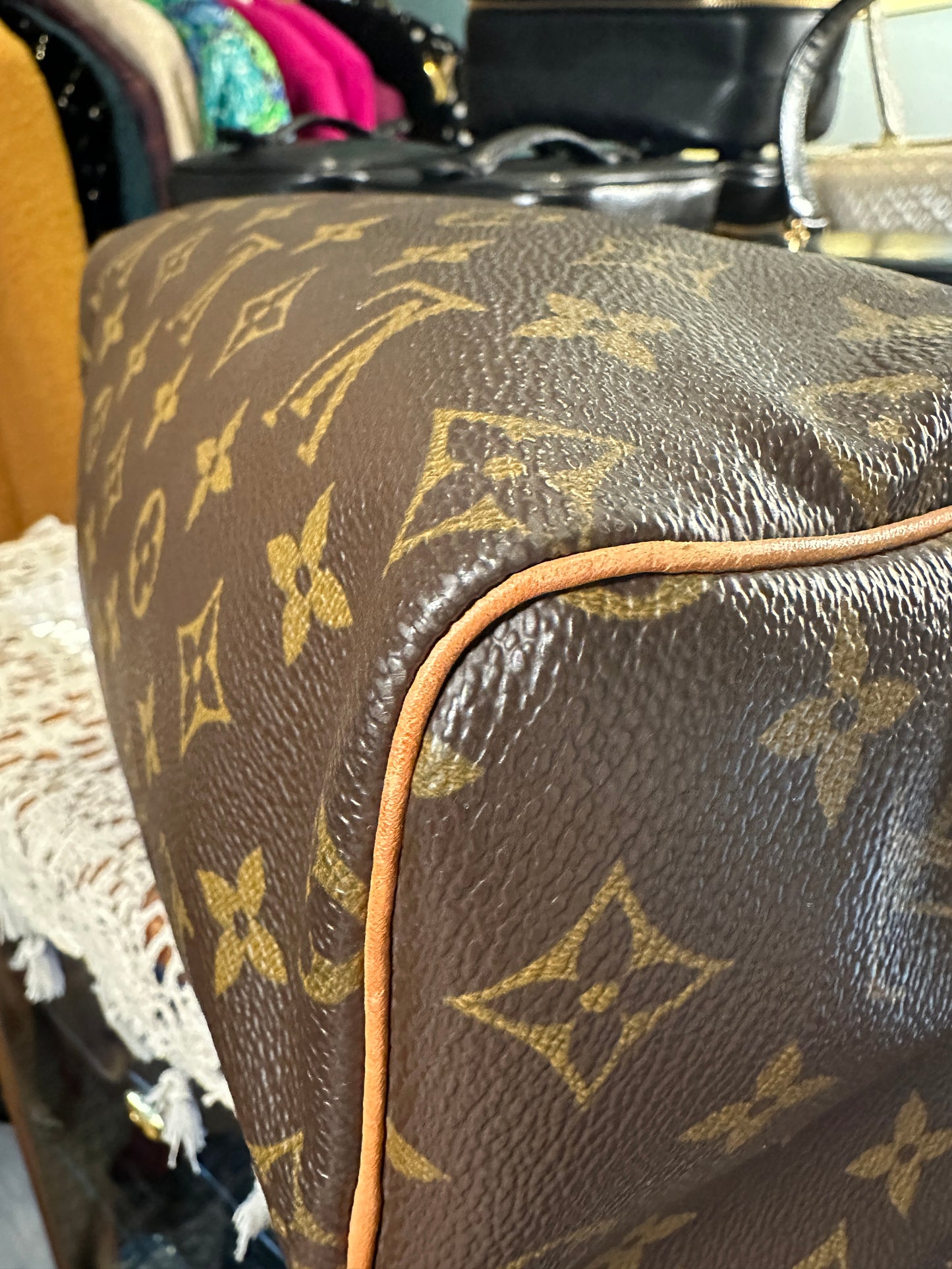 LOUIS VUITTON VINTAGE 100% Authentic Genuine Monogram Speedy 25, Great Condition, Rare
