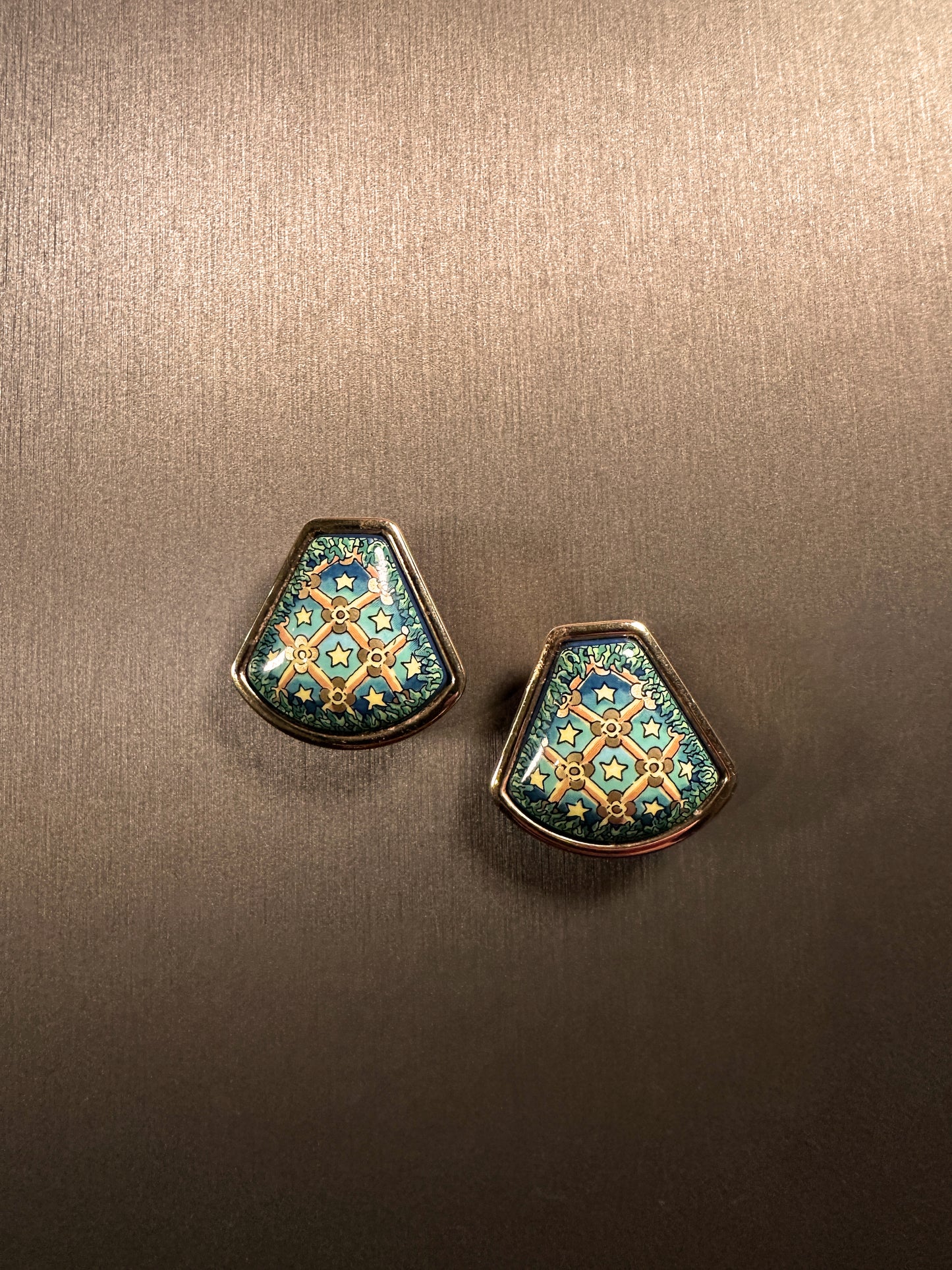 HEMRES VINTAGE 100% Authentic Clip-on Enamel Pattered Earrings, Green / Gold Tone, 1990's, Great Condition, with Original Box