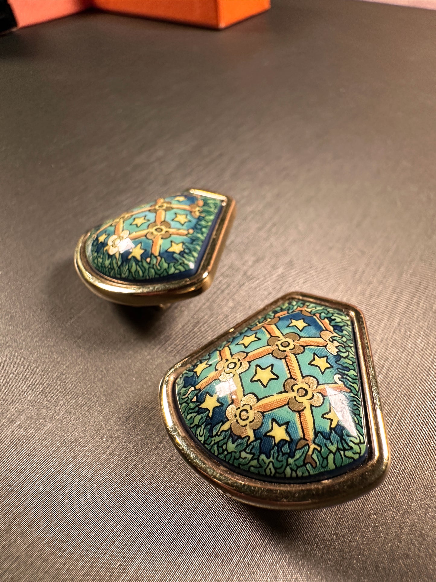 HEMRES VINTAGE 100% Authentic Clip-on Enamel Pattered Earrings, Green / Gold Tone, 1990's, Great Condition, with Original Box