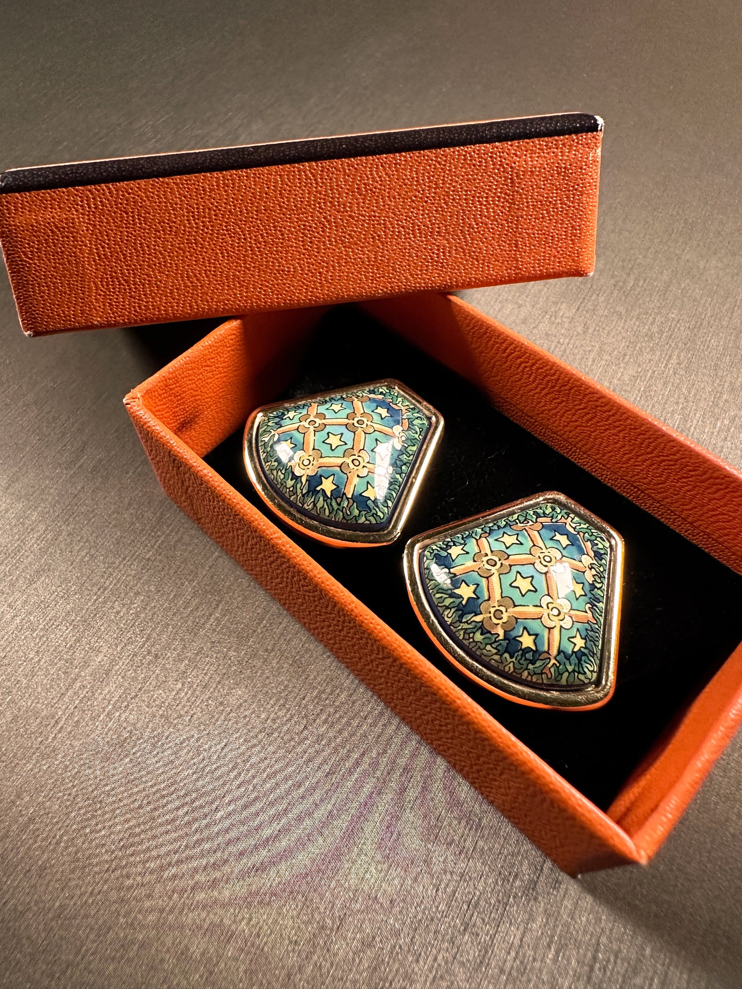 HEMRES VINTAGE 100% Authentic Clip-on Enamel Pattered Earrings, Green / Gold Tone, 1990's, Great Condition, with Original Box