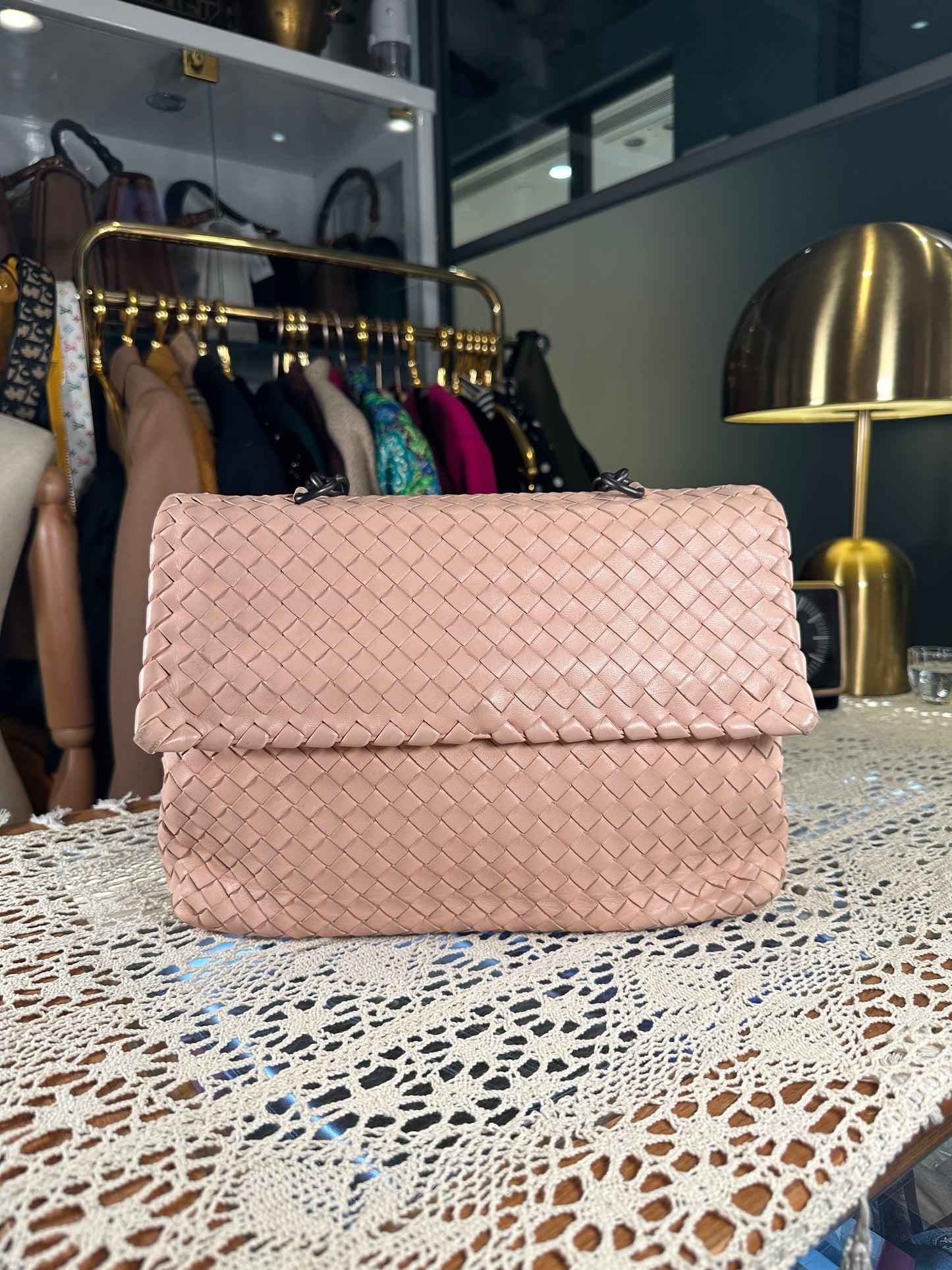 BOTTEGA VENETA 100% Authentic Genuine Intrecciato Shoulder Bag, Soft Pink, Good Condition