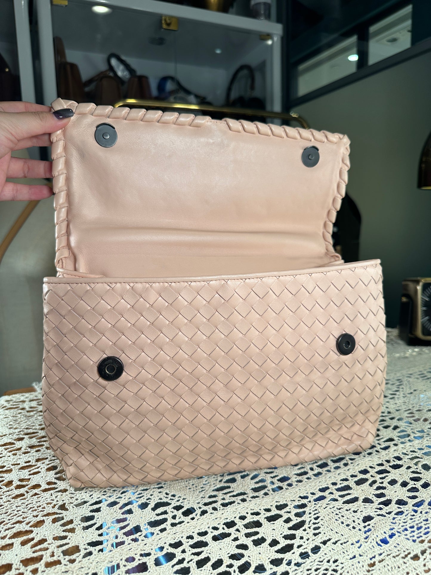 BOTTEGA VENETA 100% Authentic Genuine Intrecciato Shoulder Bag, Soft Pink, Good Condition