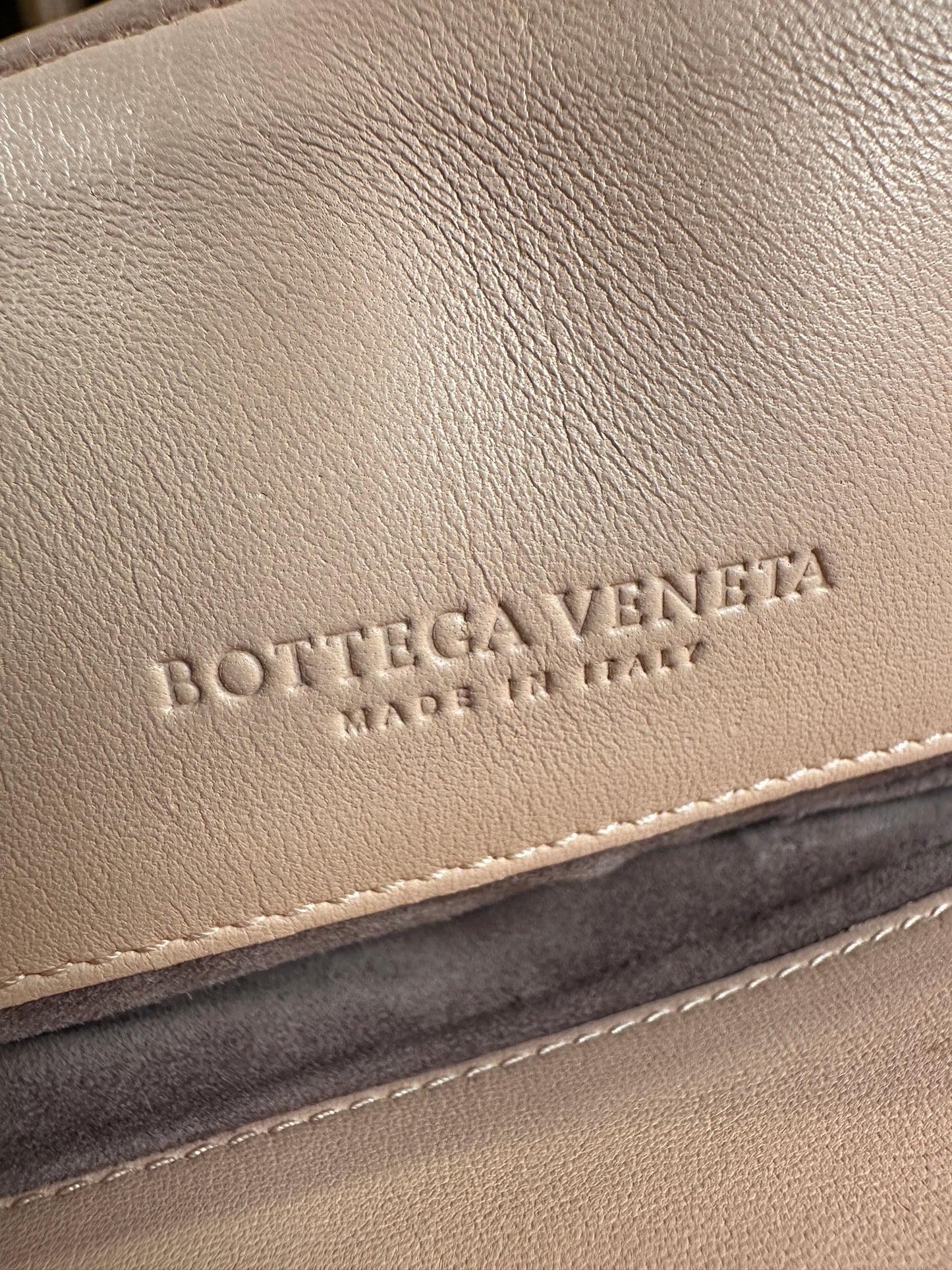 BOTTEGA VENETA 100% Authentic Genuine Intrecciato Shoulder Bag, Soft Pink, Good Condition