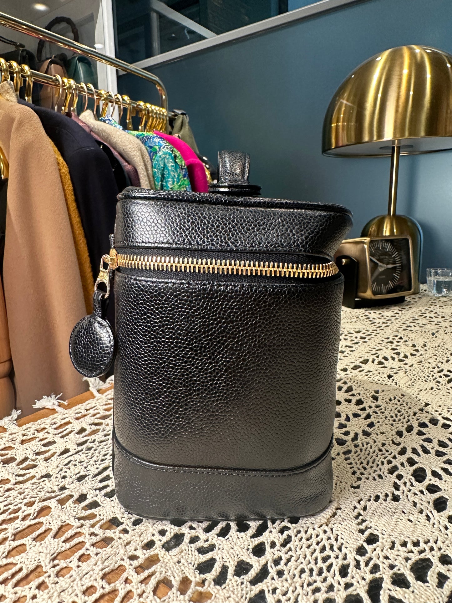 CHANEL VINTAGE 100% Authentic Genuine Leather Makeup Vanity Case Bag, Series 6, 2000-2002, Black, , Good Condition