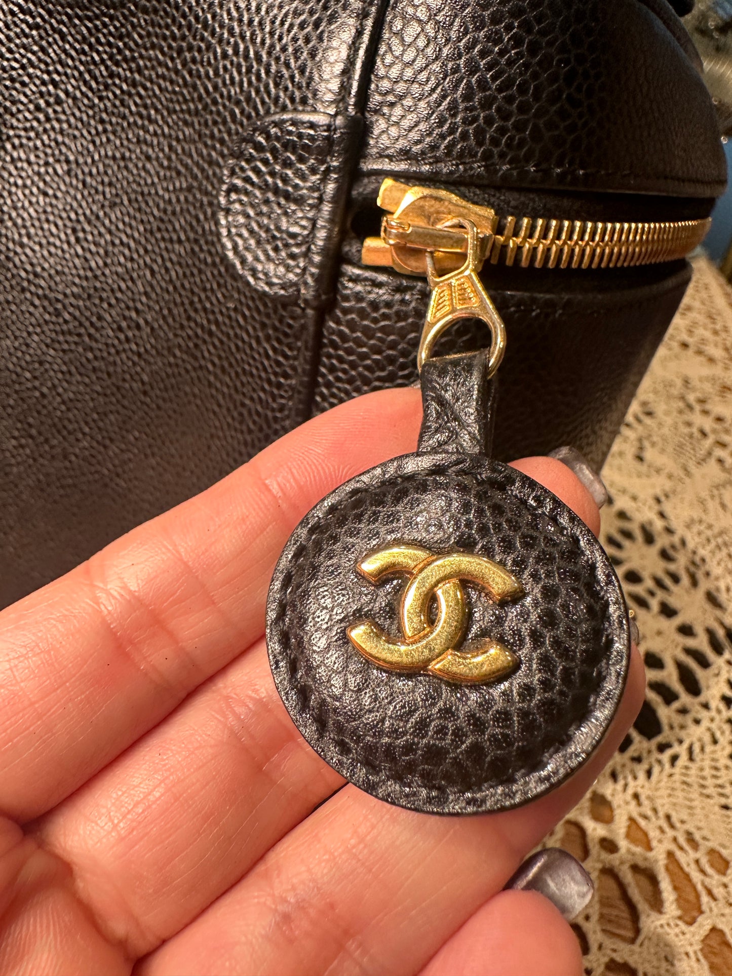 CHANEL VINTAGE 100% Authentic Genuine Leather Makeup Vanity Case Bag, Series 6, 2000-2002, Black, , Good Condition