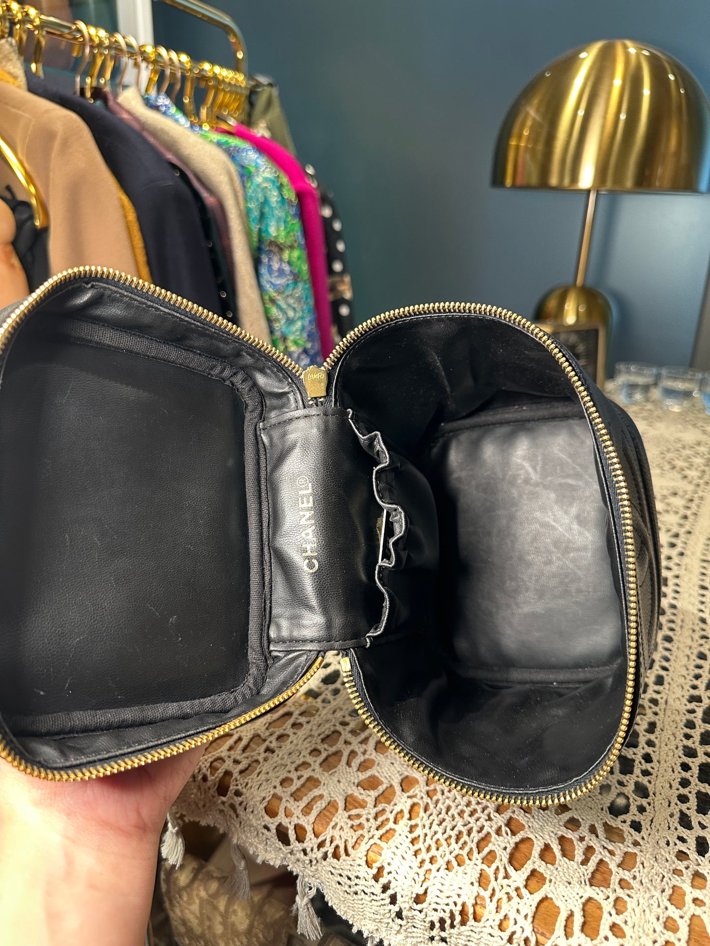 CHANEL VINTAGE 100% Authentic Genuine Leather Makeup Vanity Case Bag, Series 6, 2000-2002, Black, , Good Condition