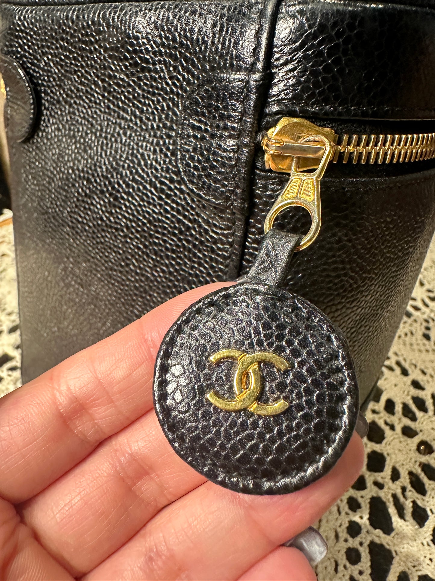 CHANEL VINTAGE 100% Authentic Genuine Leather Makeup Vanity Case Bag, Series 1, Black, 1989-1991, Good Condition