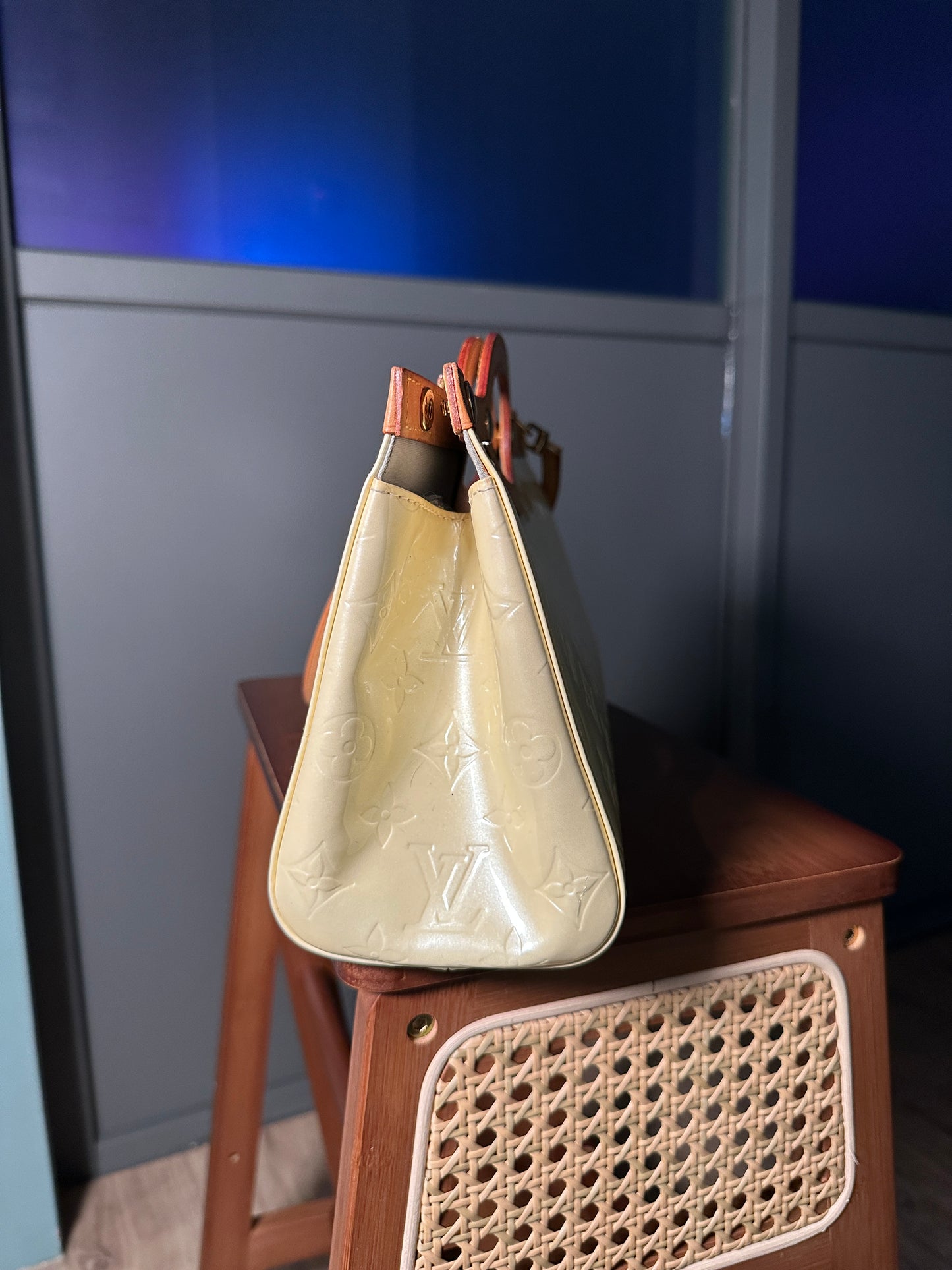 LOUIS VUITTON Vintage 100% Authentic Genuine Vernis Roxbury Two-way Handbag, Pastel Yellow, Good Condition