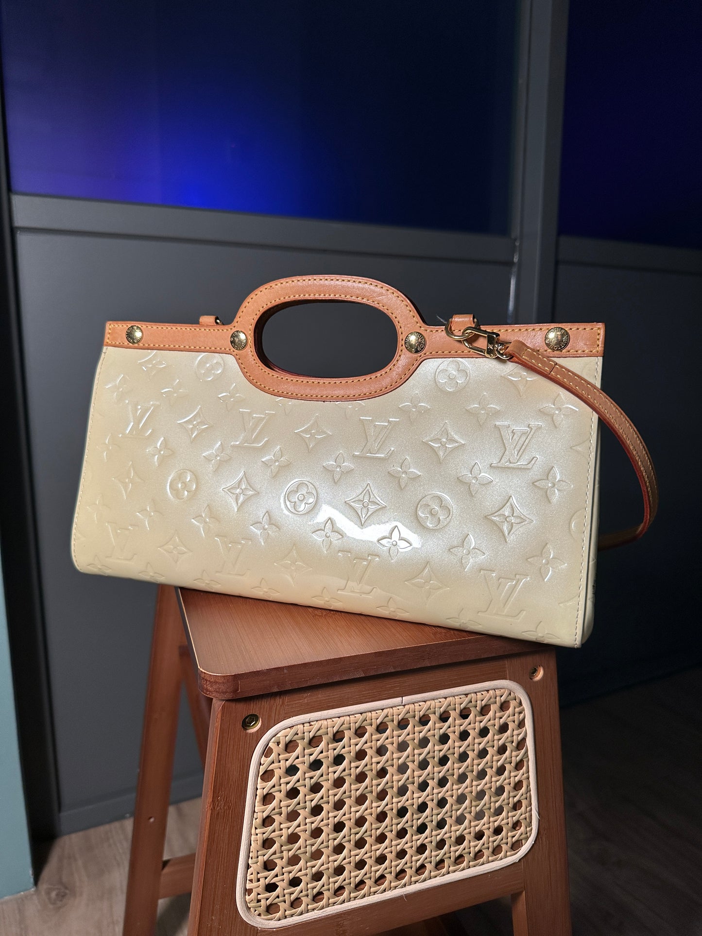 LOUIS VUITTON Vintage 100% Authentic Genuine Vernis Roxbury Two-way Handbag, Pastel Yellow, Good Condition
