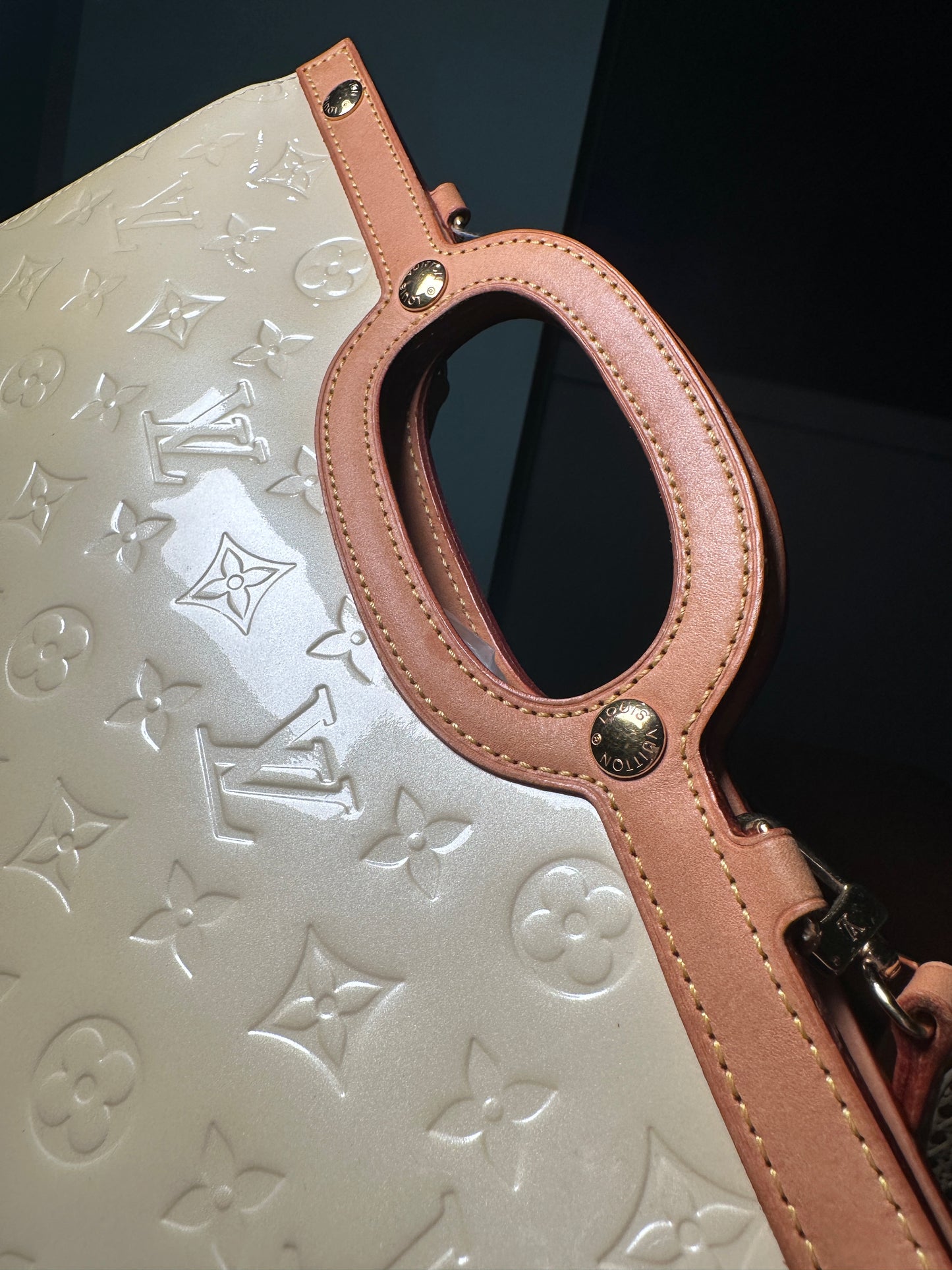 LOUIS VUITTON Vintage 100% Authentic Genuine Vernis Roxbury Two-way Handbag, Pastel Yellow, Good Condition