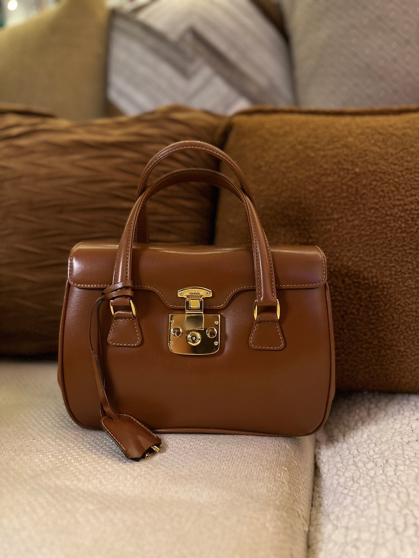 GUCCI VINTAGE 100% Authentic Genuine Top Handle Padlock Handbag, Caramel Colour, 90's, Great Condition