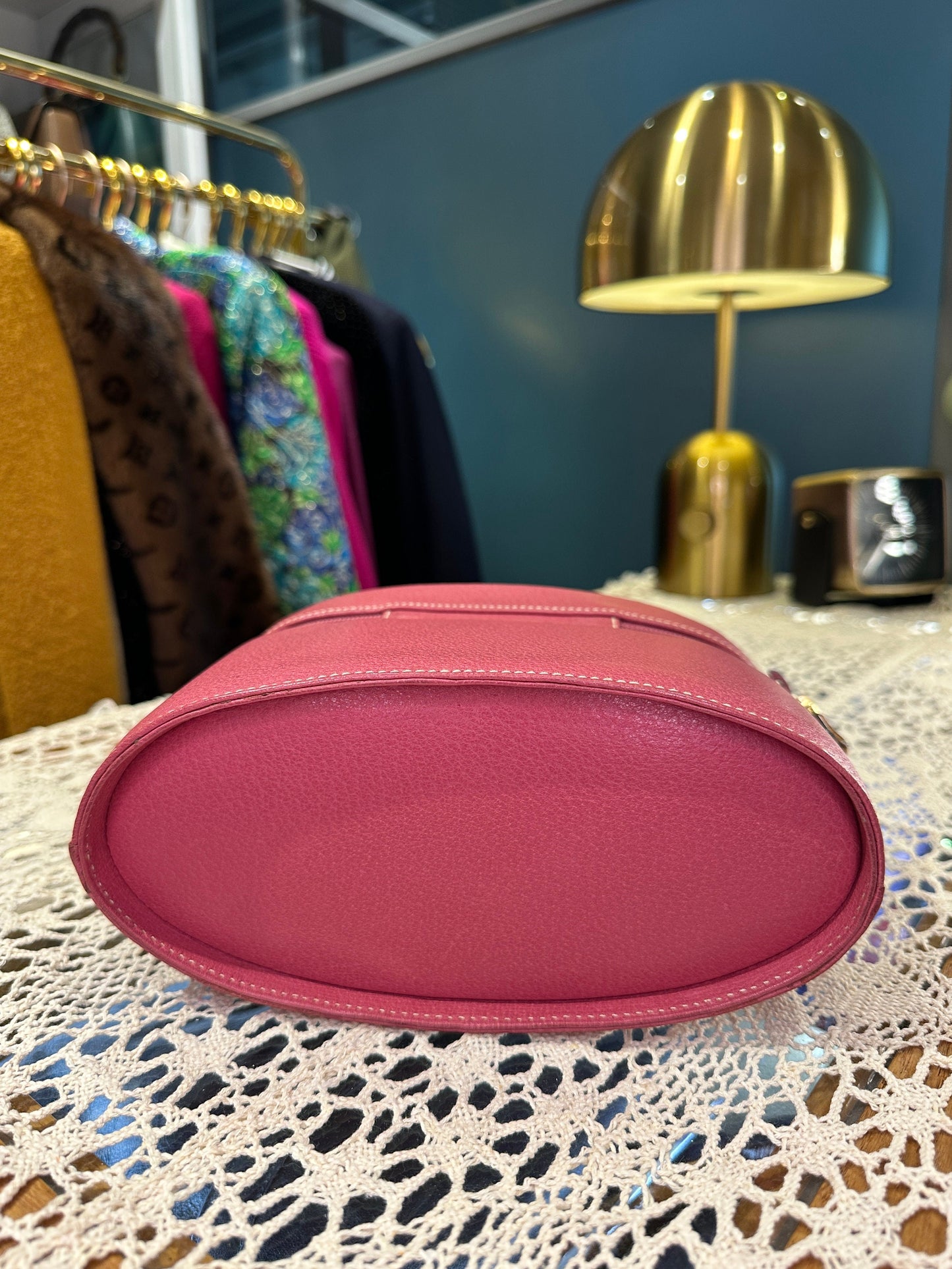 GUCCI VINTAGE 100% Authentic Genuine, Top Bamboo Handle Vanity Case Bag, Oval Cylinder Shape, 2000's, Good Condition