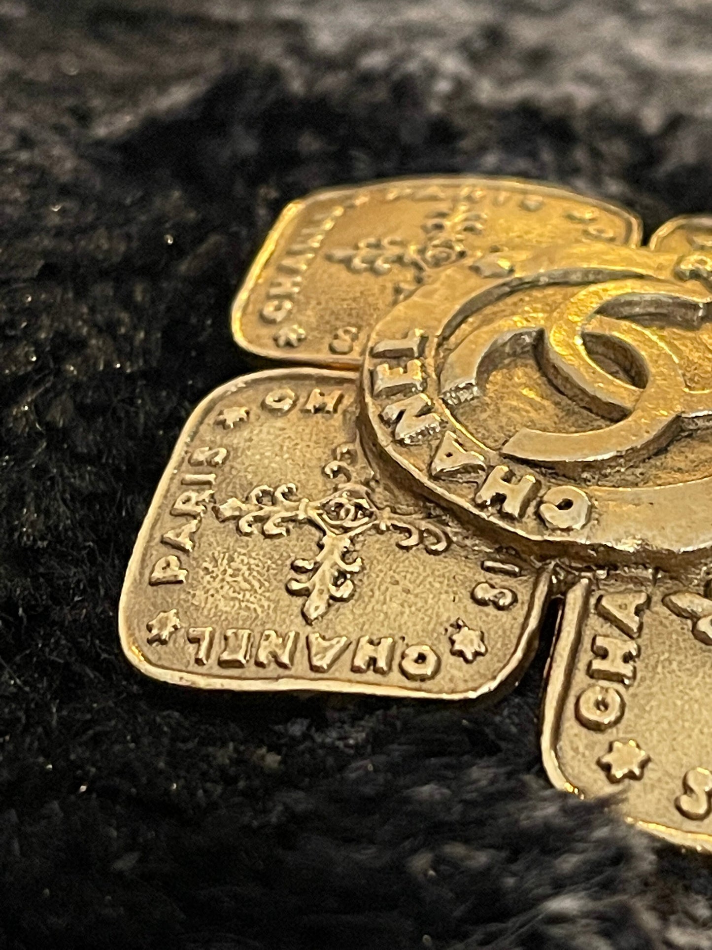 CHANEL VINTAGE 100% Authentic Genuine Hammered CC Paris Brooch in Gold, 1980’s, Made In France
