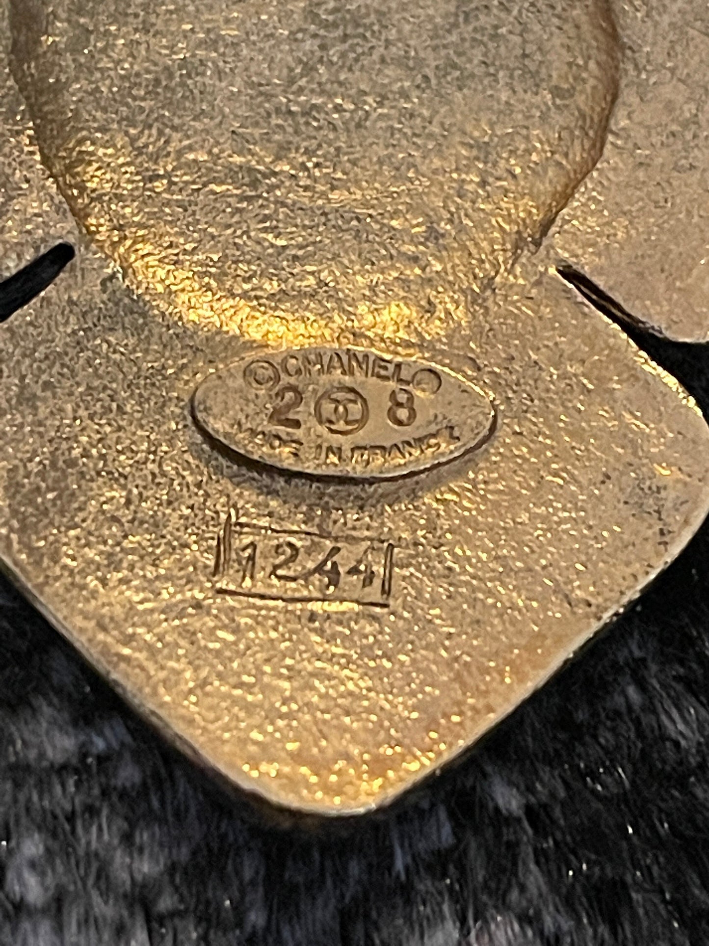 CHANEL VINTAGE 100% Authentic Genuine Hammered CC Paris Brooch in Gold, 1980’s, Made In France