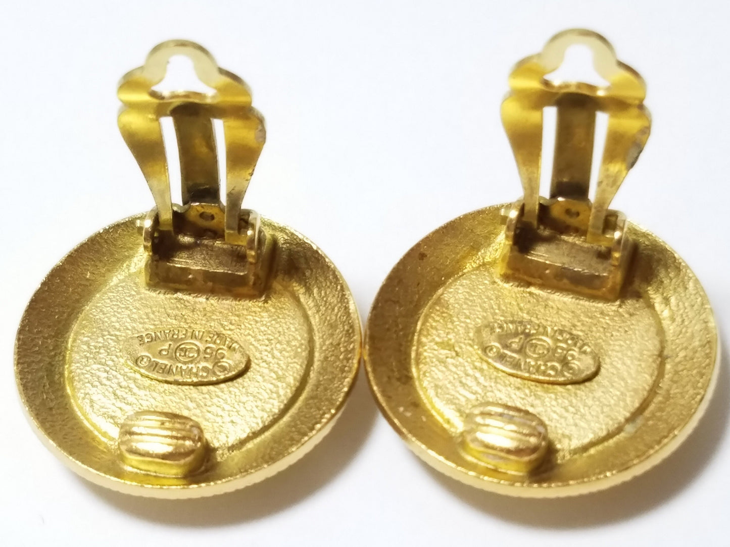 CHANEL VINTAGE 100% Authentic Genuine CC Logo Clip On Logo Earrings in Gold, Made In France, 1995