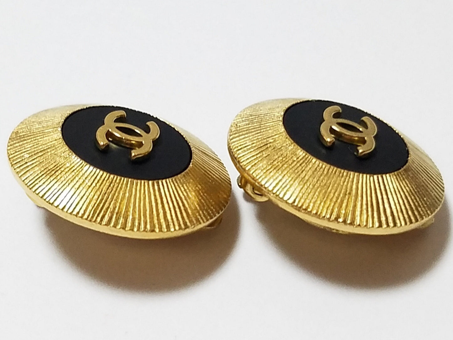 CHANEL VINTAGE 100% Authentic Genuine CC Logo Clip On Logo Earrings in Gold, Made In France, 1995