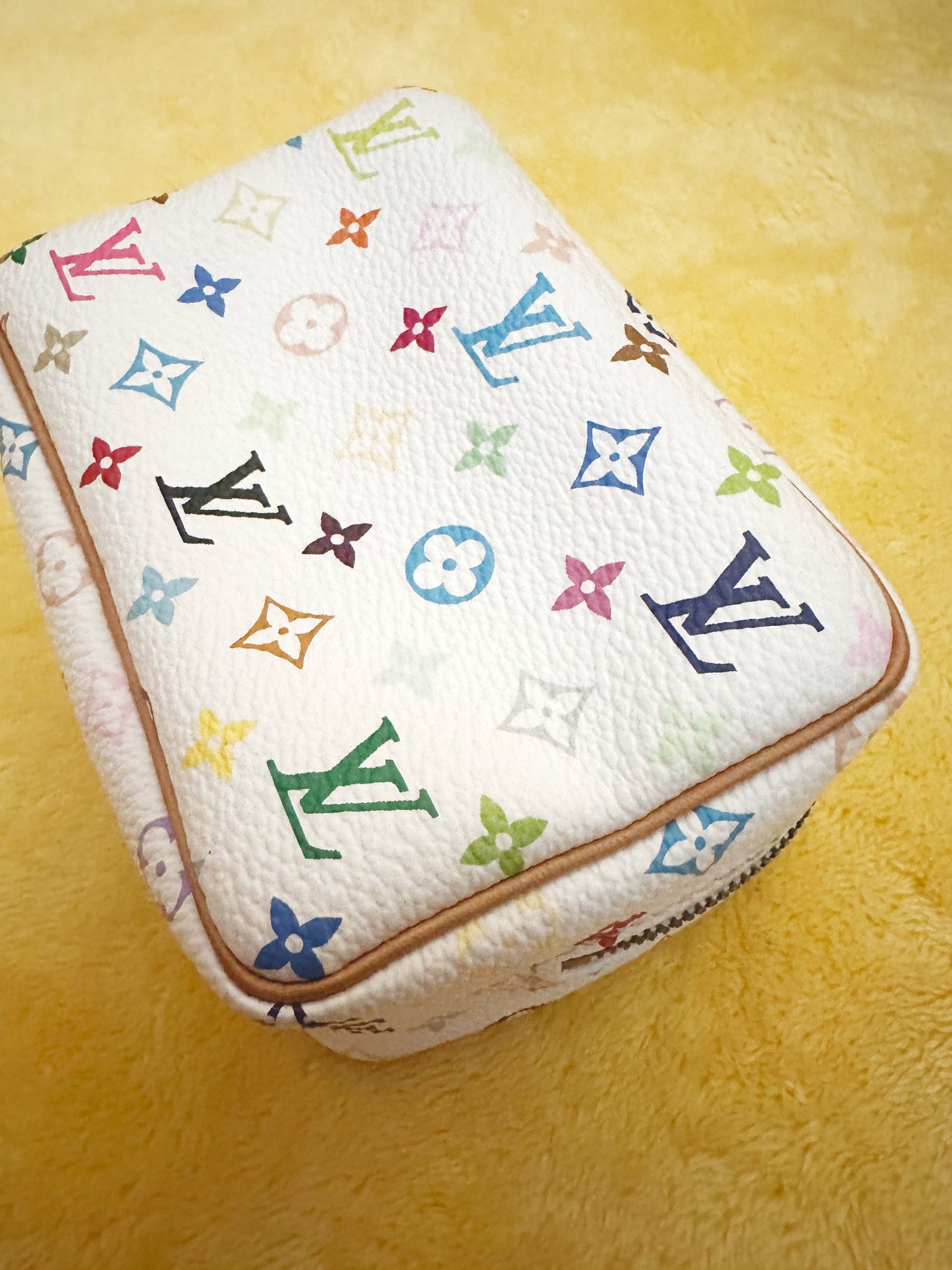 LOUIS VUITTON x Takashi Murakami VINTAGE 100% Authentic Genuine Small Two-way Wrist Purse Monogram Multi-color White 2000's, Great Condition