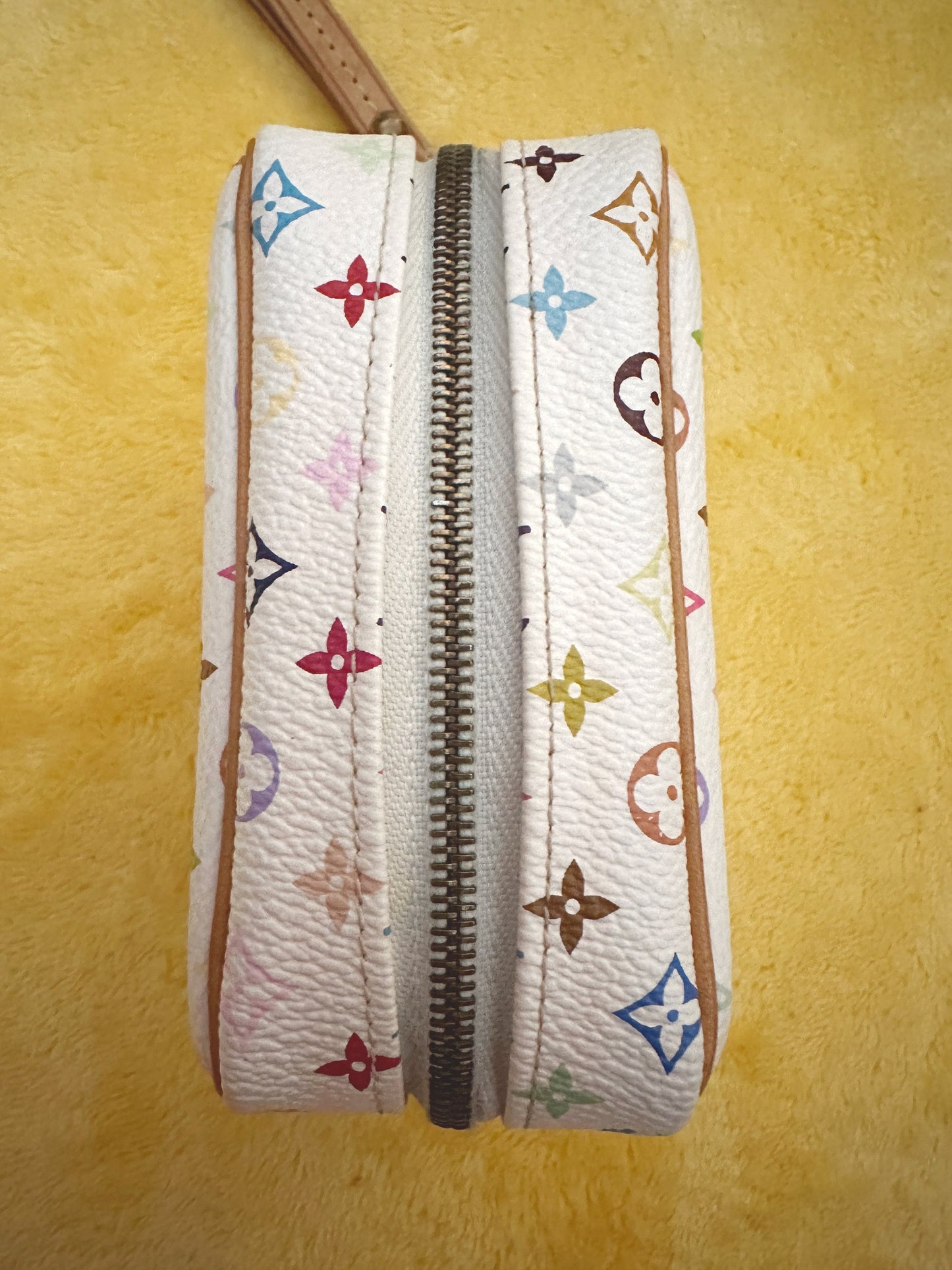 LOUIS VUITTON x Takashi Murakami VINTAGE 100% Authentic Genuine Small Two-way Wrist Purse Monogram Multi-color White 2000's, Great Condition