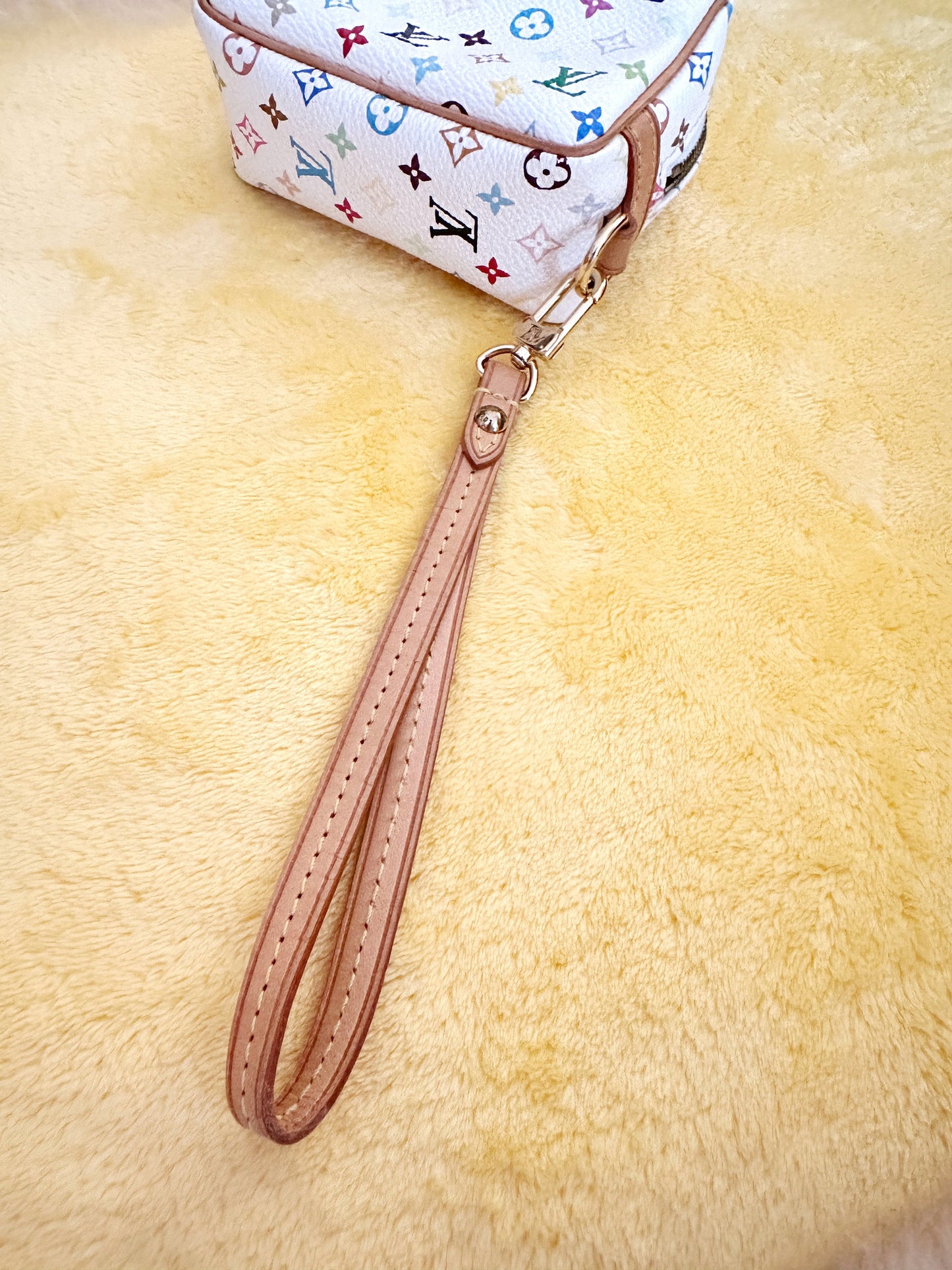 LOUIS VUITTON x Takashi Murakami VINTAGE 100% Authentic Genuine Small Two-way Wrist Purse Monogram Multi-color White 2000's, Great Condition