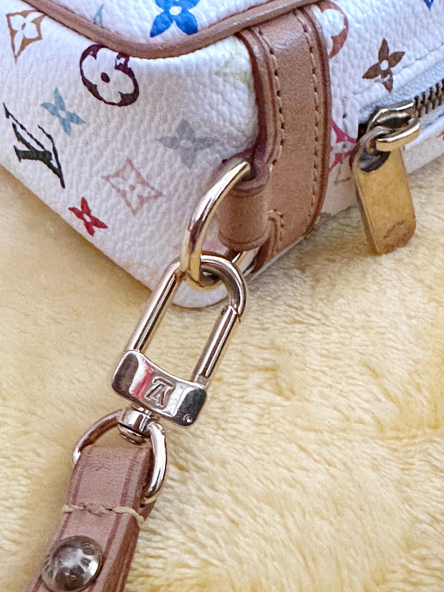 LOUIS VUITTON x Takashi Murakami VINTAGE 100% Authentic Genuine Small Two-way Wrist Purse Monogram Multi-color White 2000's, Great Condition