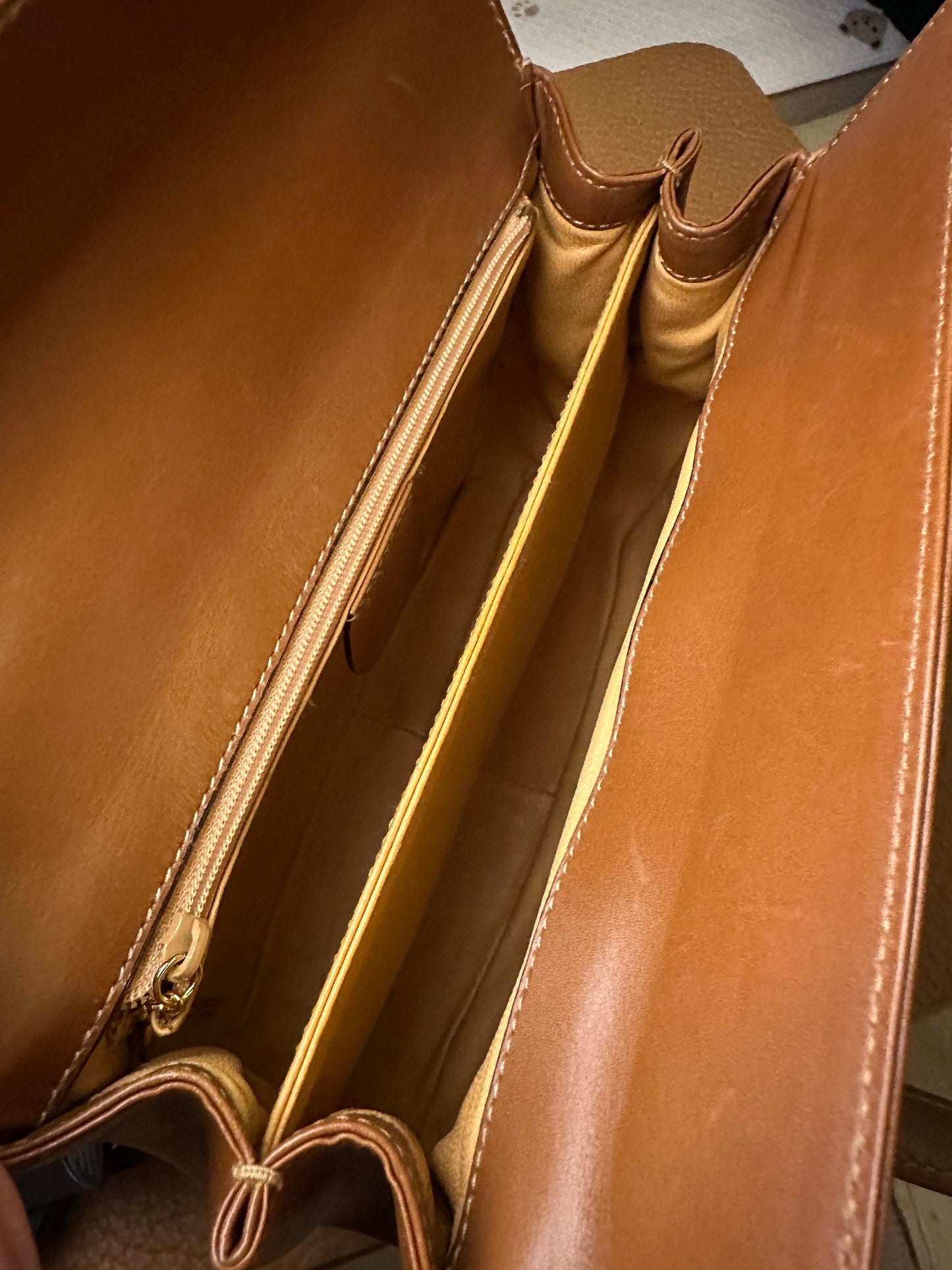 GUCCI VINTAGE 100% Authentic Genuine Top Handle Padlock Handbag, Caramel Colour, 90's, Great Condition