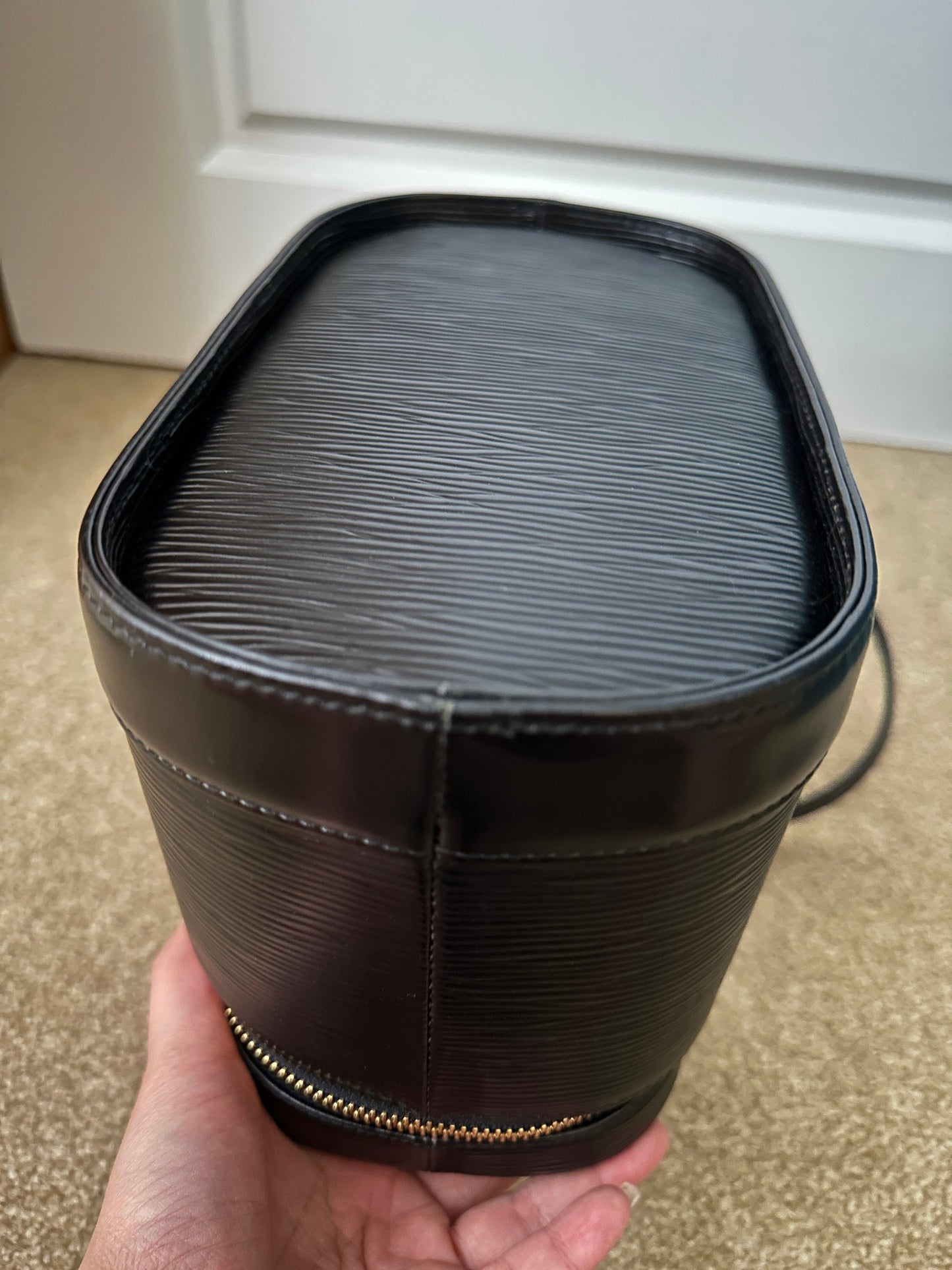 VALENTINO VINTAGE 100% Authentic Genuine Leather Cross-body Makeup Vanity Case Bag, Black, Late 2000's, Great Condition