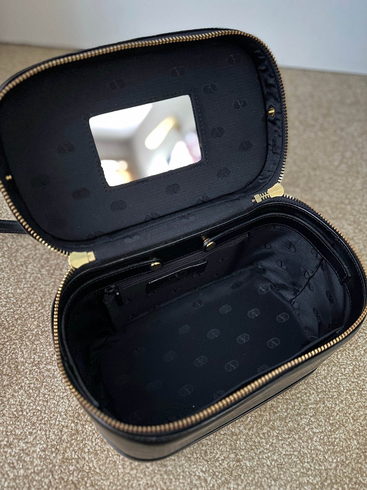 VALENTINO VINTAGE 100% Authentic Genuine Leather Cross-body Makeup Vanity Case Bag, Black, Late 2000's, Great Condition