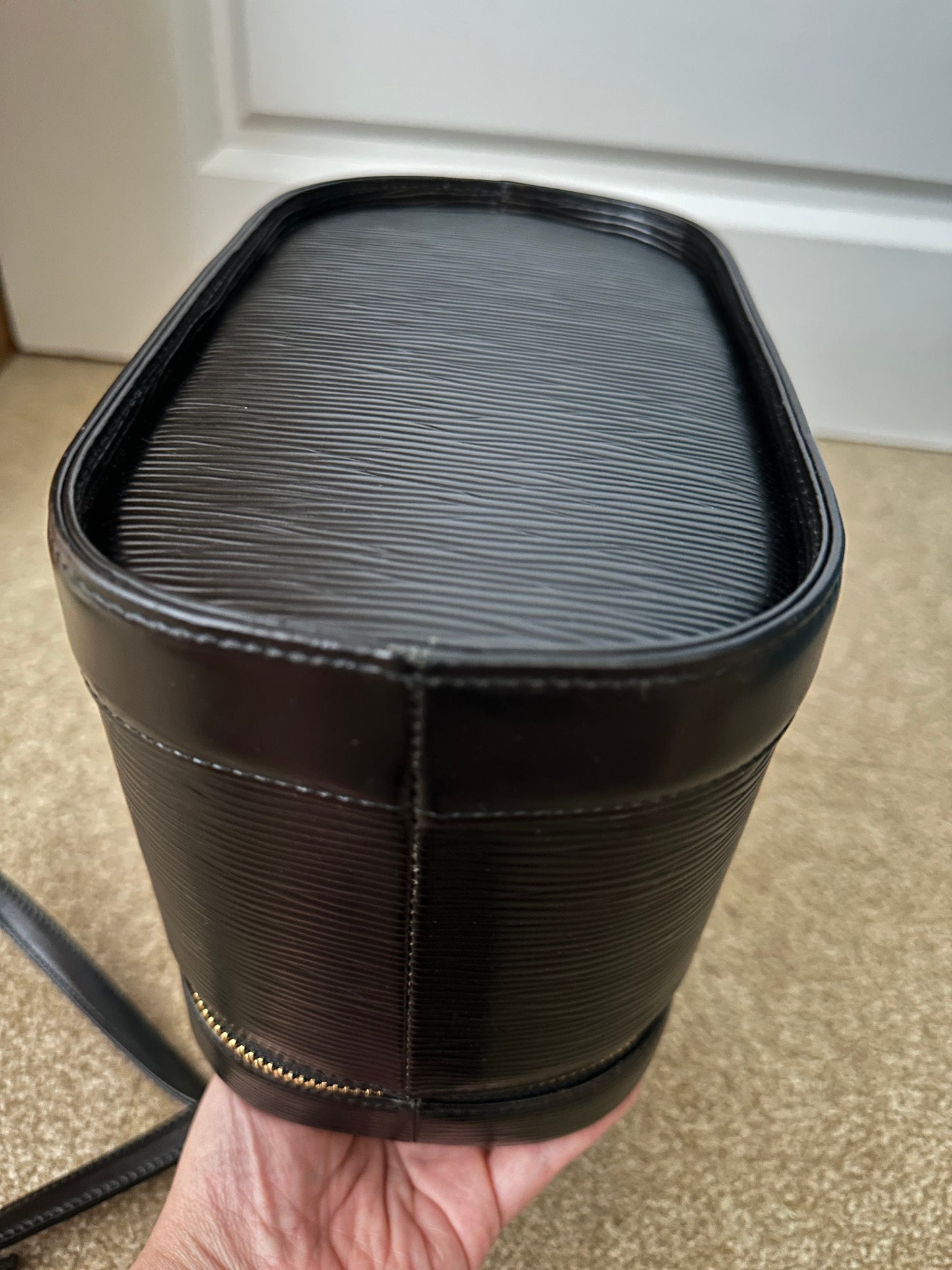 VALENTINO VINTAGE 100% Authentic Genuine Leather Cross-body Makeup Vanity Case Bag, Black, Late 2000's, Great Condition