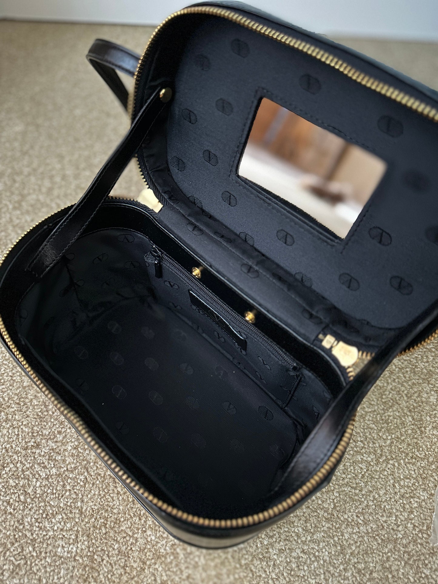 VALENTINO VINTAGE 100% Authentic Genuine Leather Cross-body Makeup Vanity Case Bag, Black, Late 2000's, Great Condition