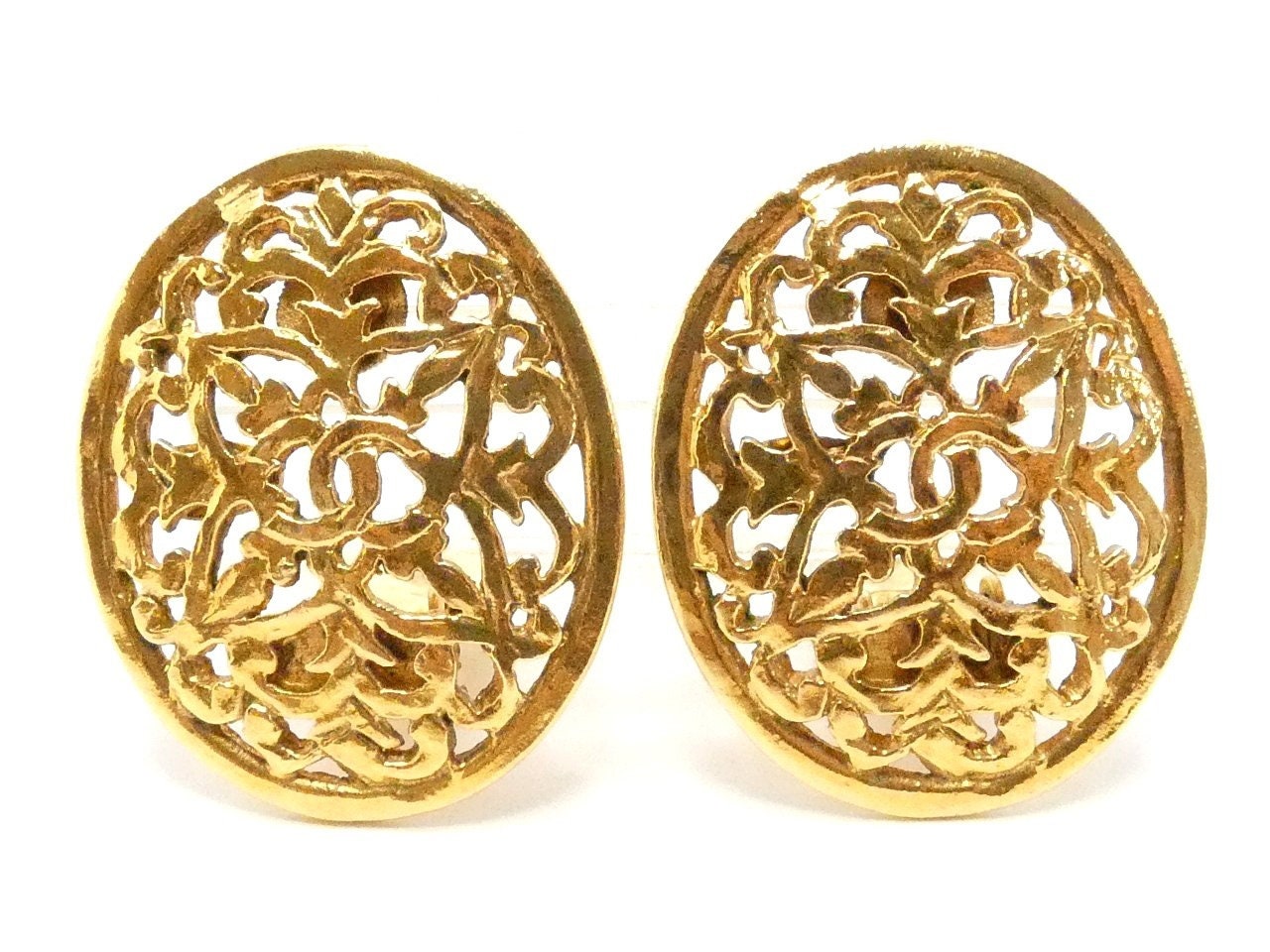 CHANEL VINTAGE, 100% Authentic Genuine, Hammered Perforated Clip On Earrings, Oval, Collection No. 26, Gold Plated, 1984-92 , Good Condition