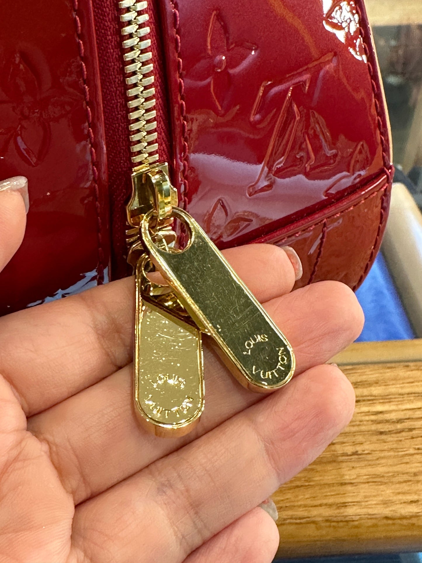 LOUIS VUITTON VINTAGE 100% Authentic Genuine, Pomme D’amour Vernis Summit Drive Bag, 2000, Y2K, Red, Great Condition, Grade Ab