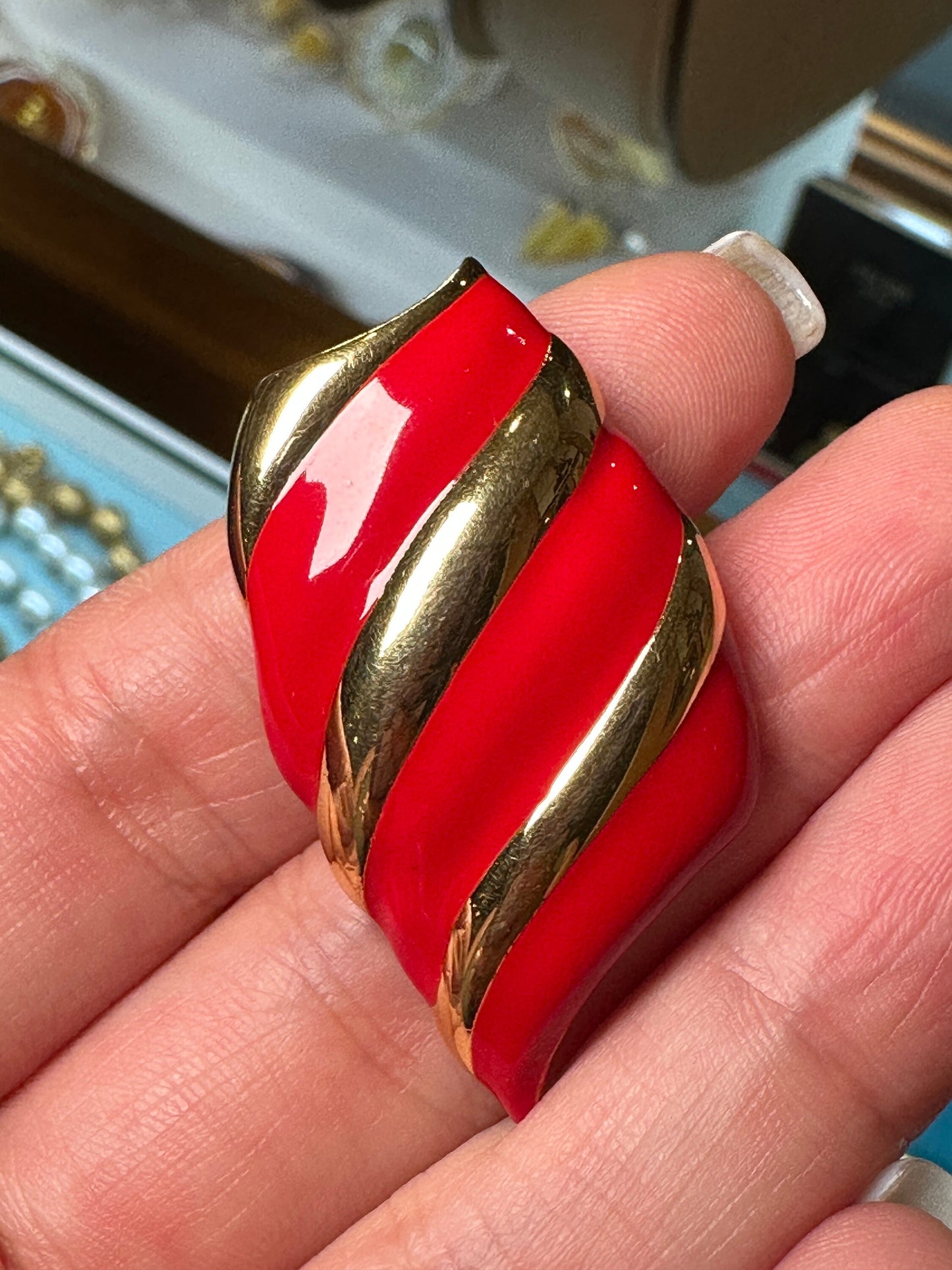 MONET VINTAGE 100% Authentic Genuine, Clip On Earrings in Gold and Red, Grade AB