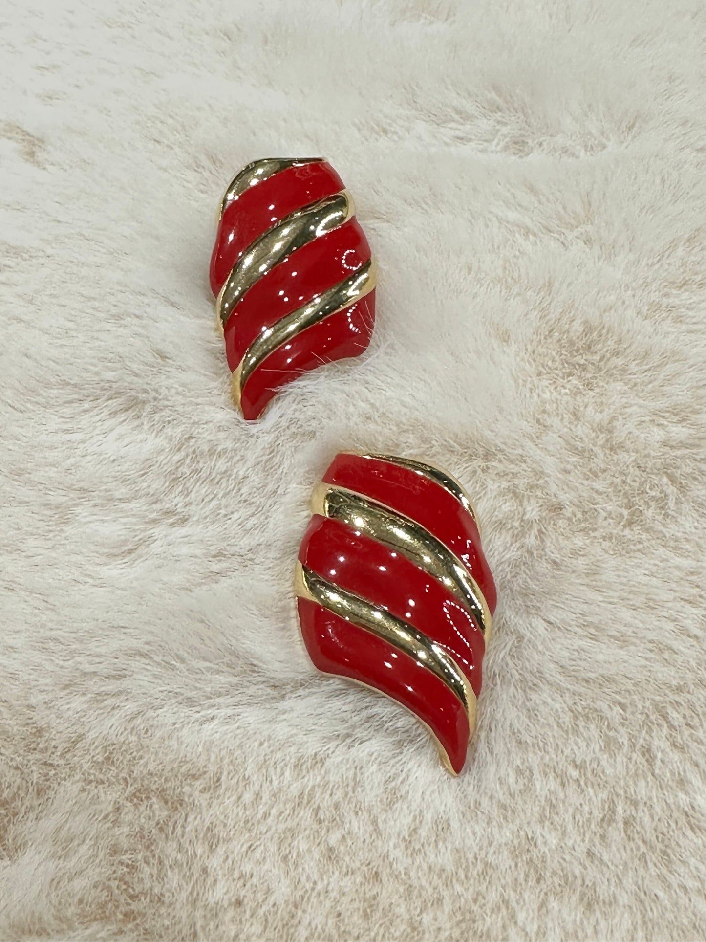 MONET VINTAGE 100% Authentic Genuine, Clip On Earrings in Gold and Red, Grade AB