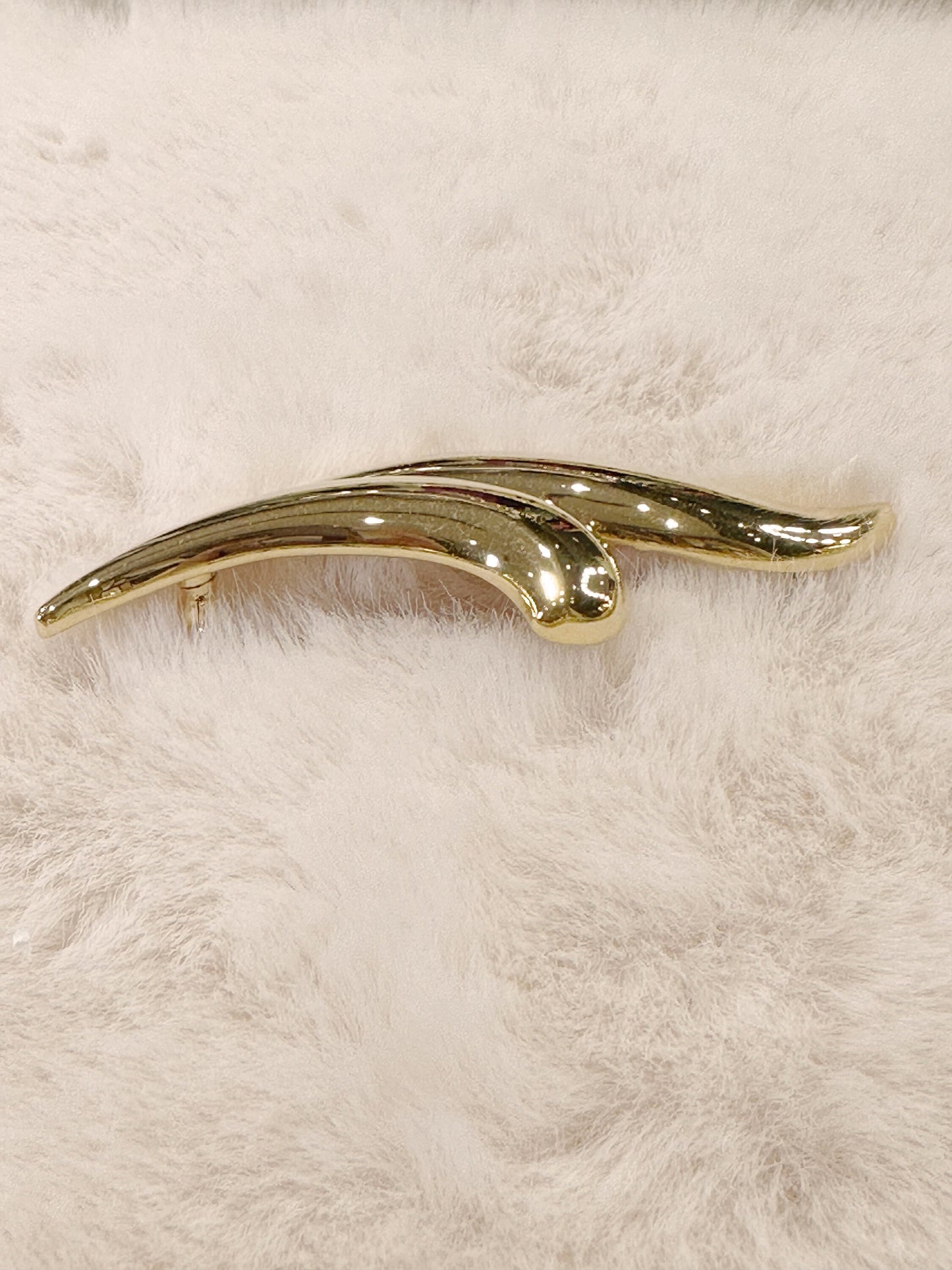 MONET VINTAGE 100% Authentic Genuine, Minimalist Design, Brooch in Gold, 1990's, Grade AB