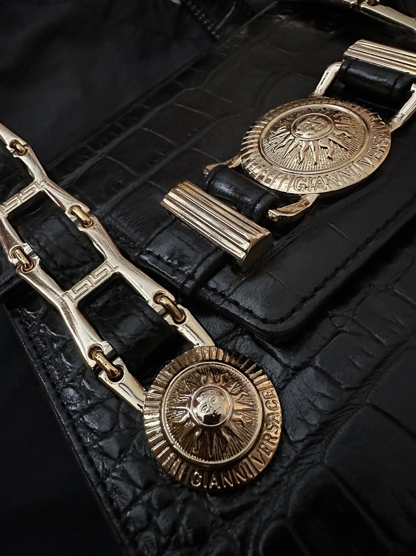 Like New! VERSACE VINTAGE 100% Authentic Genuine, Leather Embossed Handbag, Black, Great Condition, Grade A