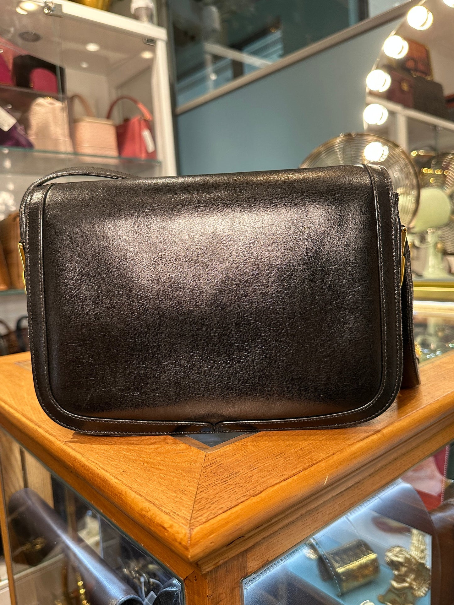 GUCCI VINTAGE 100% Authentic Genuine, Wood Embellished Turn Lock Shoulder Bag, Early 1980's, Black, Grade B