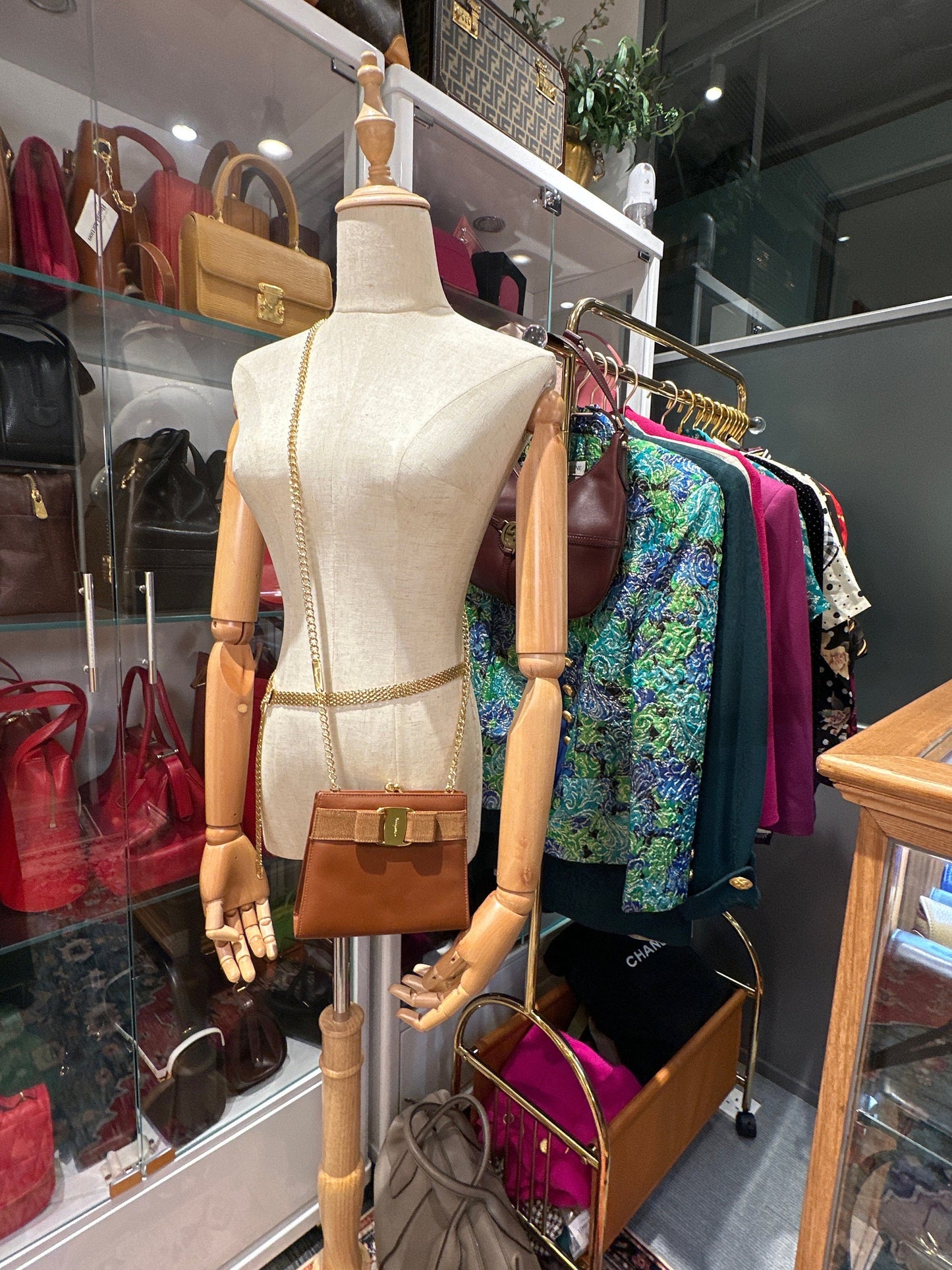 FERRAGAMO VINTAGE 100% Authentic Genuine Vara Bow Chain Shoulder Bag, Caramel Brown, 1990's, Great Condition, Grade AB