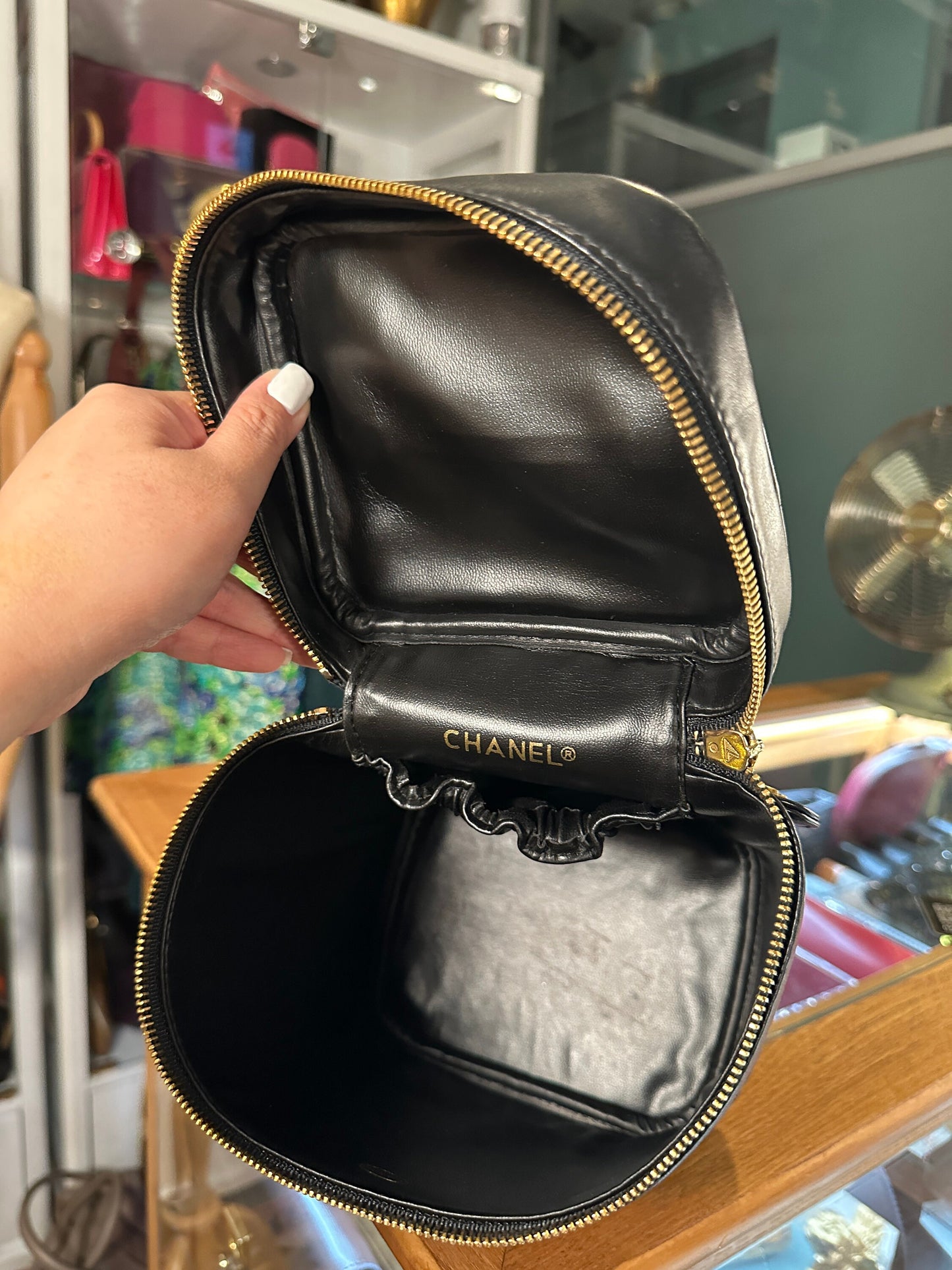 CHANEL VINTAGE 100% Authentic Genuine Leather Makeup Vanity Case Bag, Series 1, Black, 1989-1991, Good Condition