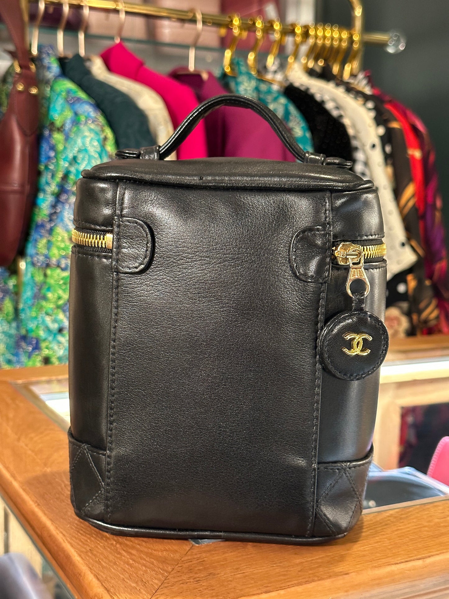 CHANEL VINTAGE 100% Authentic Genuine Leather Makeup Vanity Case Bag, Series 1, Black, 1989-1991, Good Condition