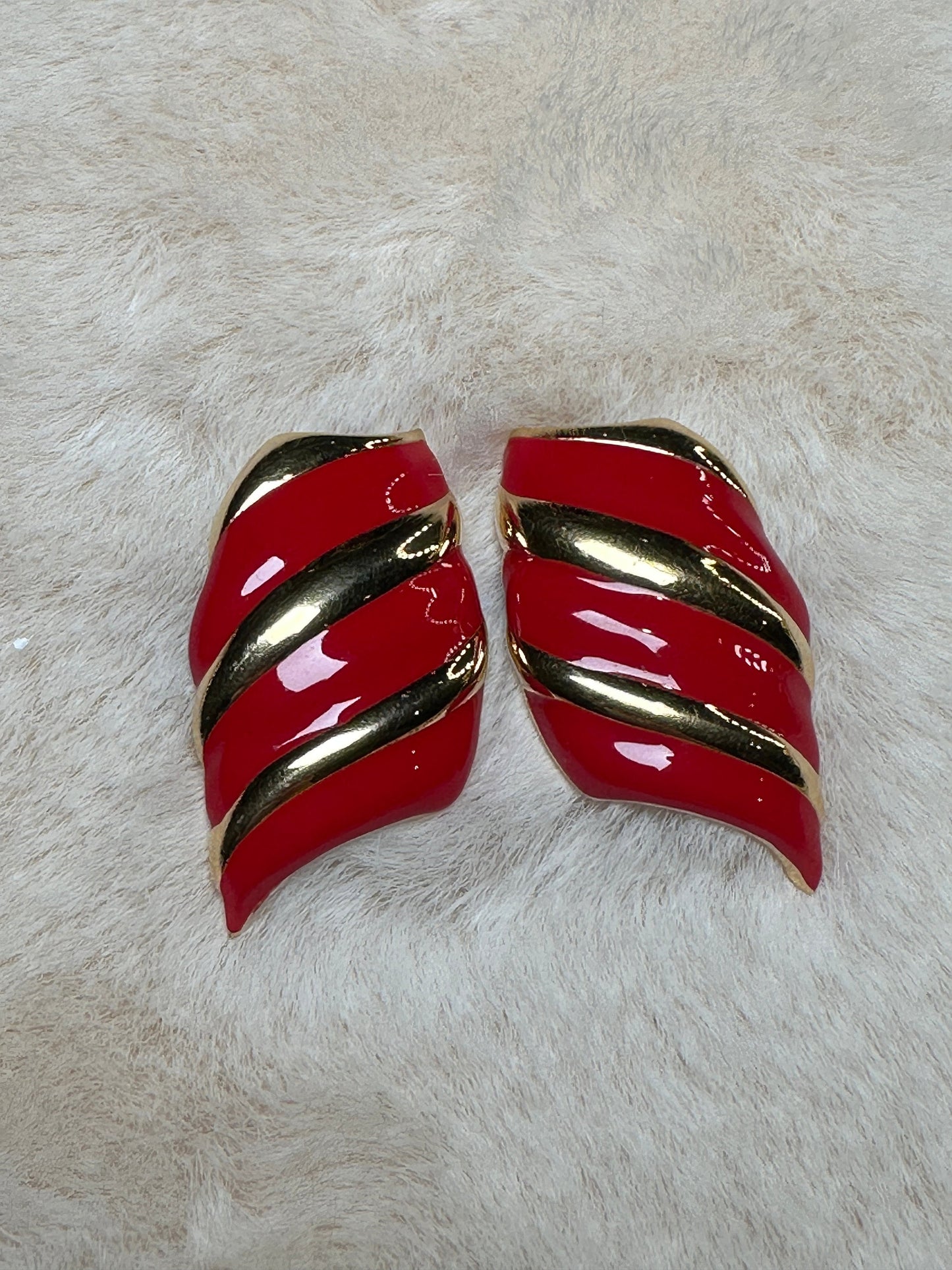 MONET VINTAGE 100% Authentic Genuine, Clip On Earrings in Gold and Red, Grade AB