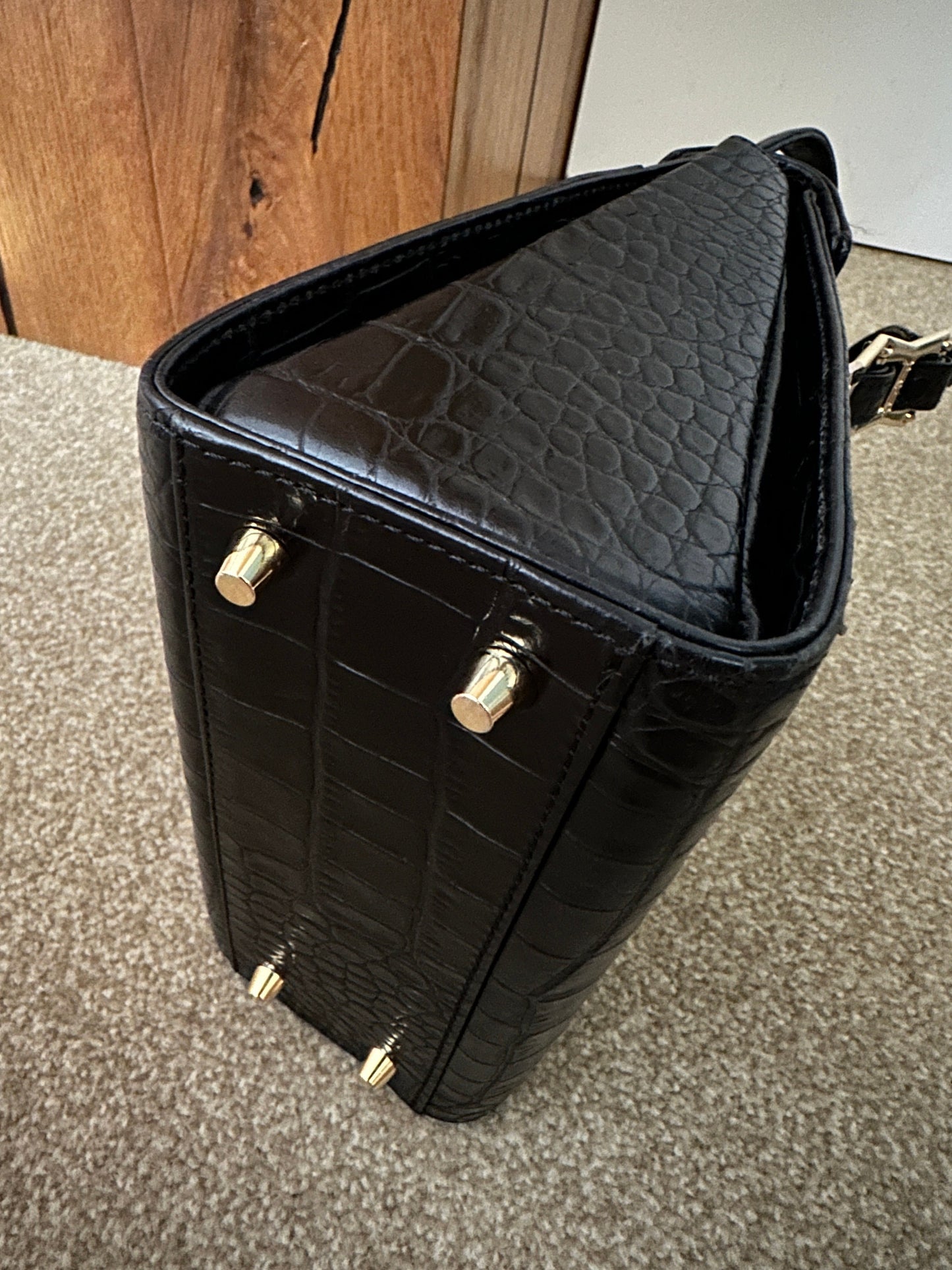 Like New! VERSACE VINTAGE 100% Authentic Genuine, Leather Embossed Handbag, Black, Great Condition, Grade A