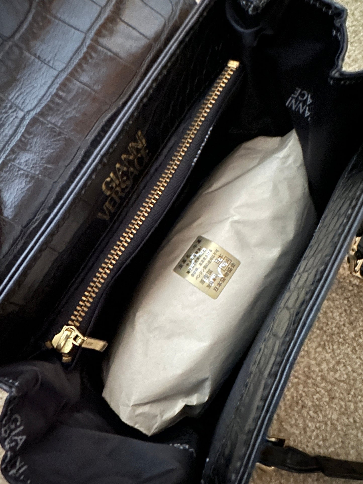 Like New! VERSACE VINTAGE 100% Authentic Genuine, Leather Embossed Handbag, Black, Great Condition, Grade A