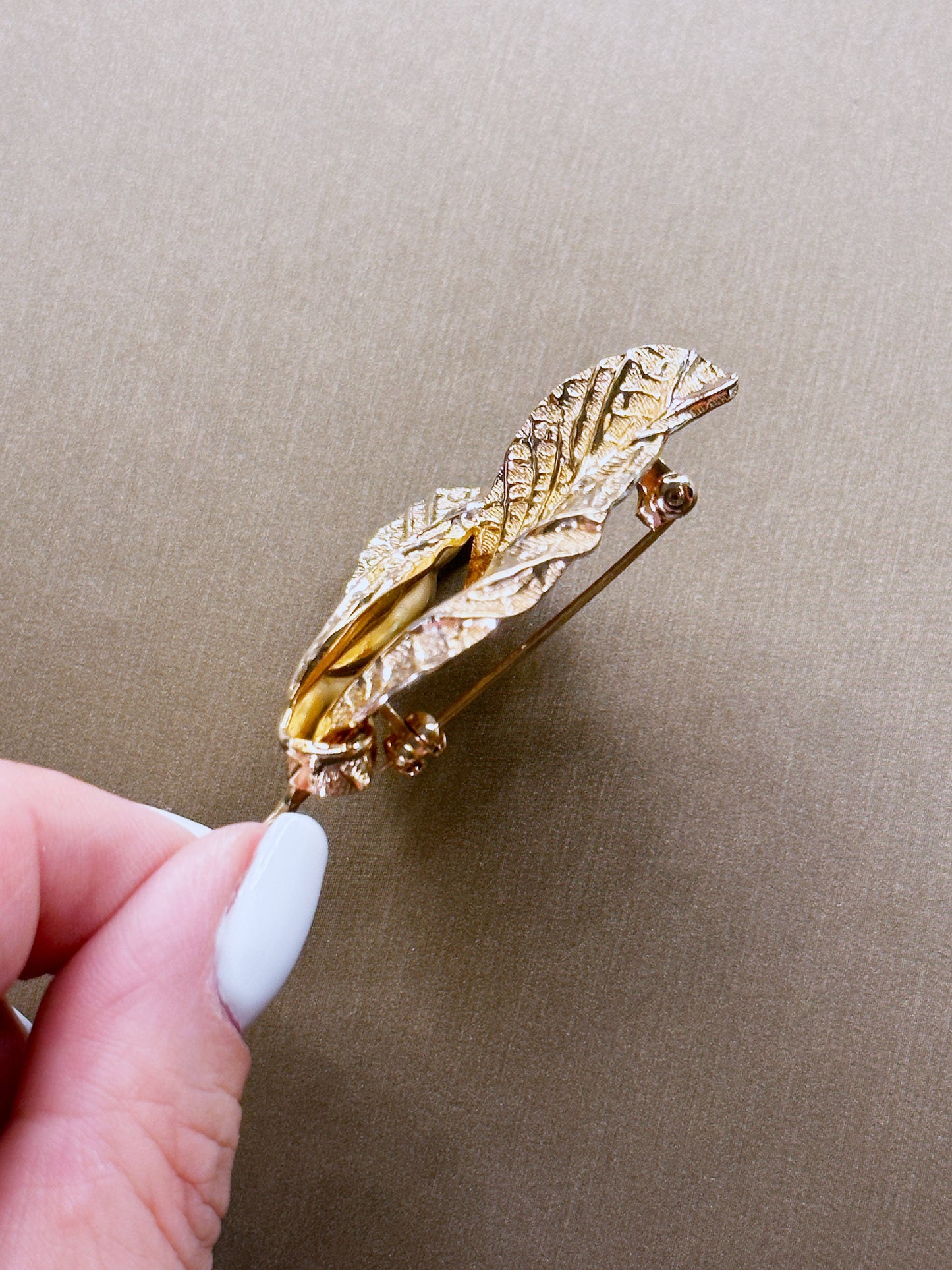 CHRISTIAN DIOR VINTAGE 100% Authentic Genuine Hammered Leaf Shape Design Brooch in Gold, 1990's, Great Condition, Made in Germany