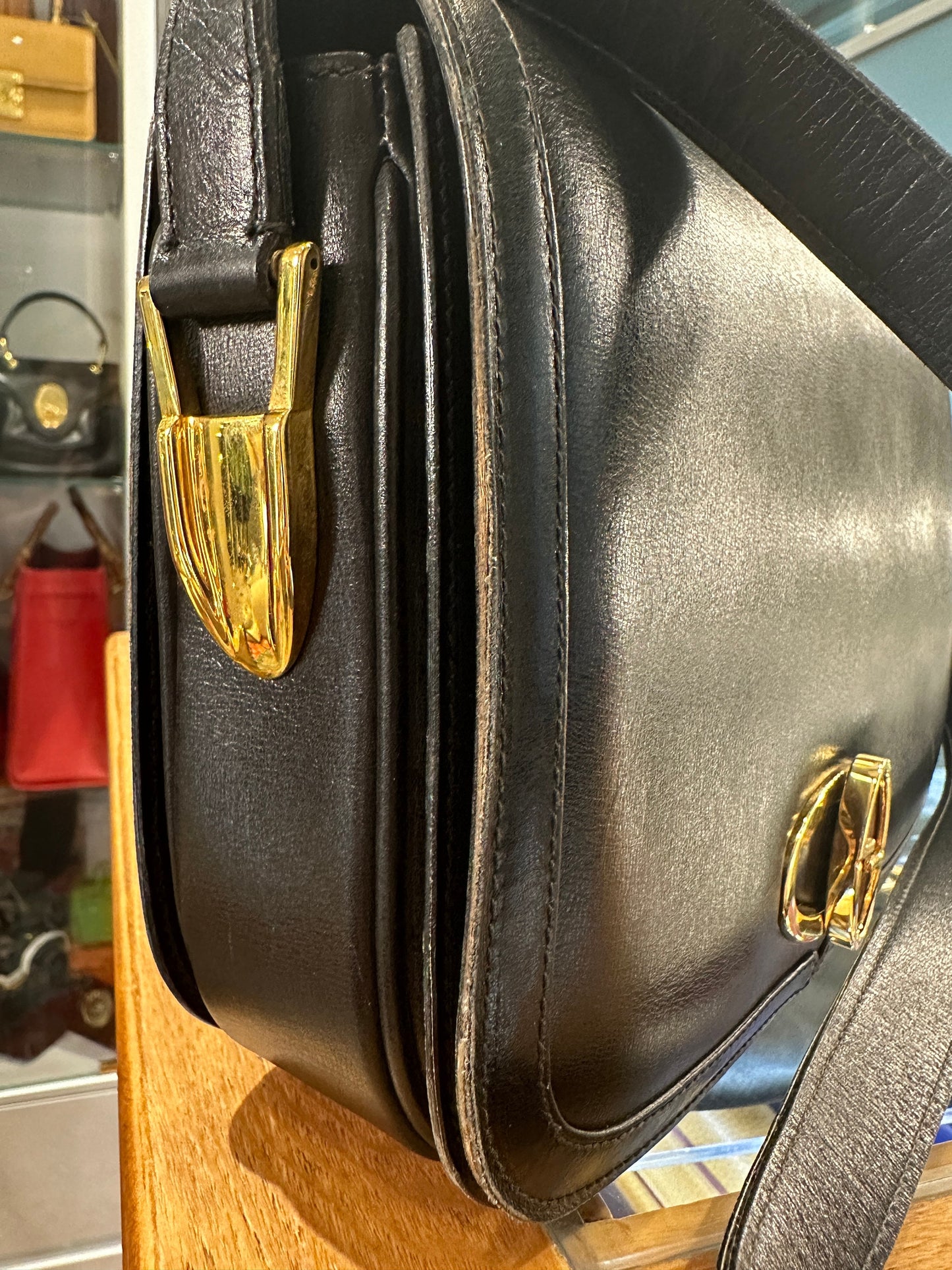 GUCCI VINTAGE 100% Authentic Genuine, Wood Embellished Turn Lock Shoulder Bag, Early 1980's, Black, Grade B