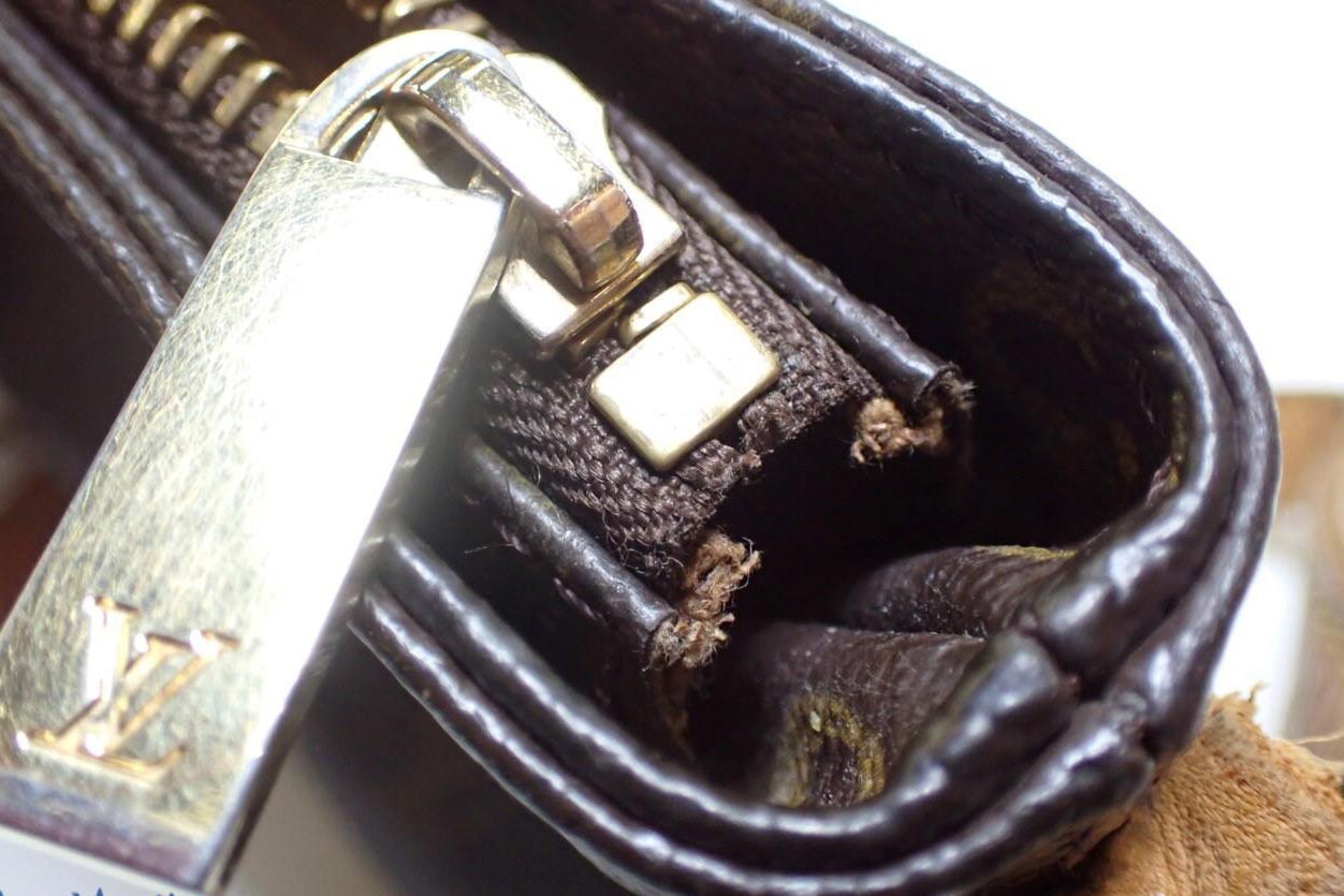 LOUIS VUITTON VINTAGE 100% Authentic Genuine Trotteur Shoulder Bag, Brown, Late 1990's, Condition, Grade B