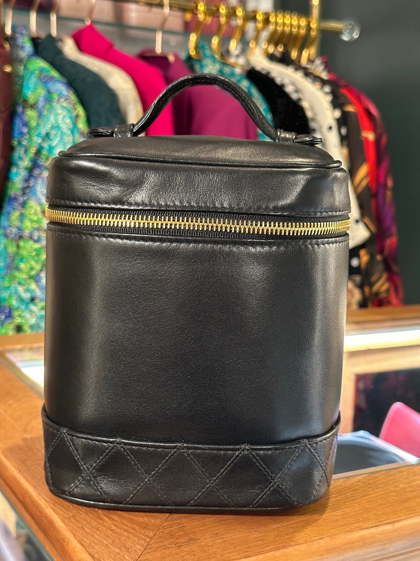 CHANEL VINTAGE 100% Authentic Genuine Leather Makeup Vanity Case Bag, Series 1, Black, 1989-1991, Good Condition