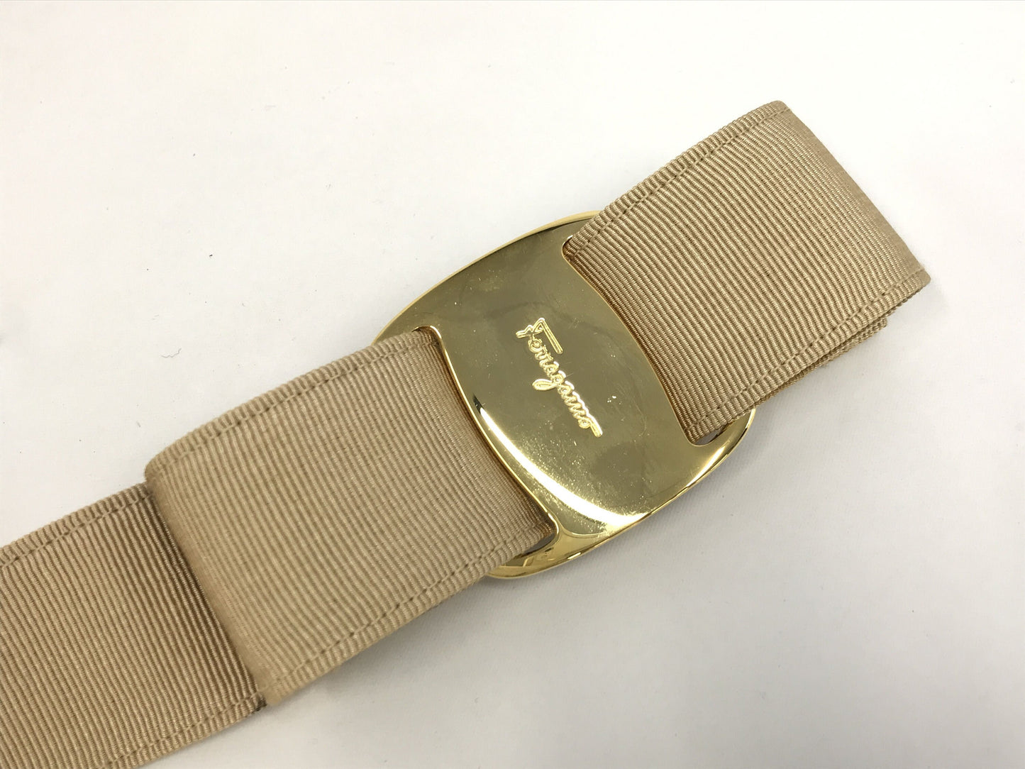 FERRAGAMO VINTAGE, 100% Authentic Genuine Bow Waist Belt, Khaki Beige, Great Condition