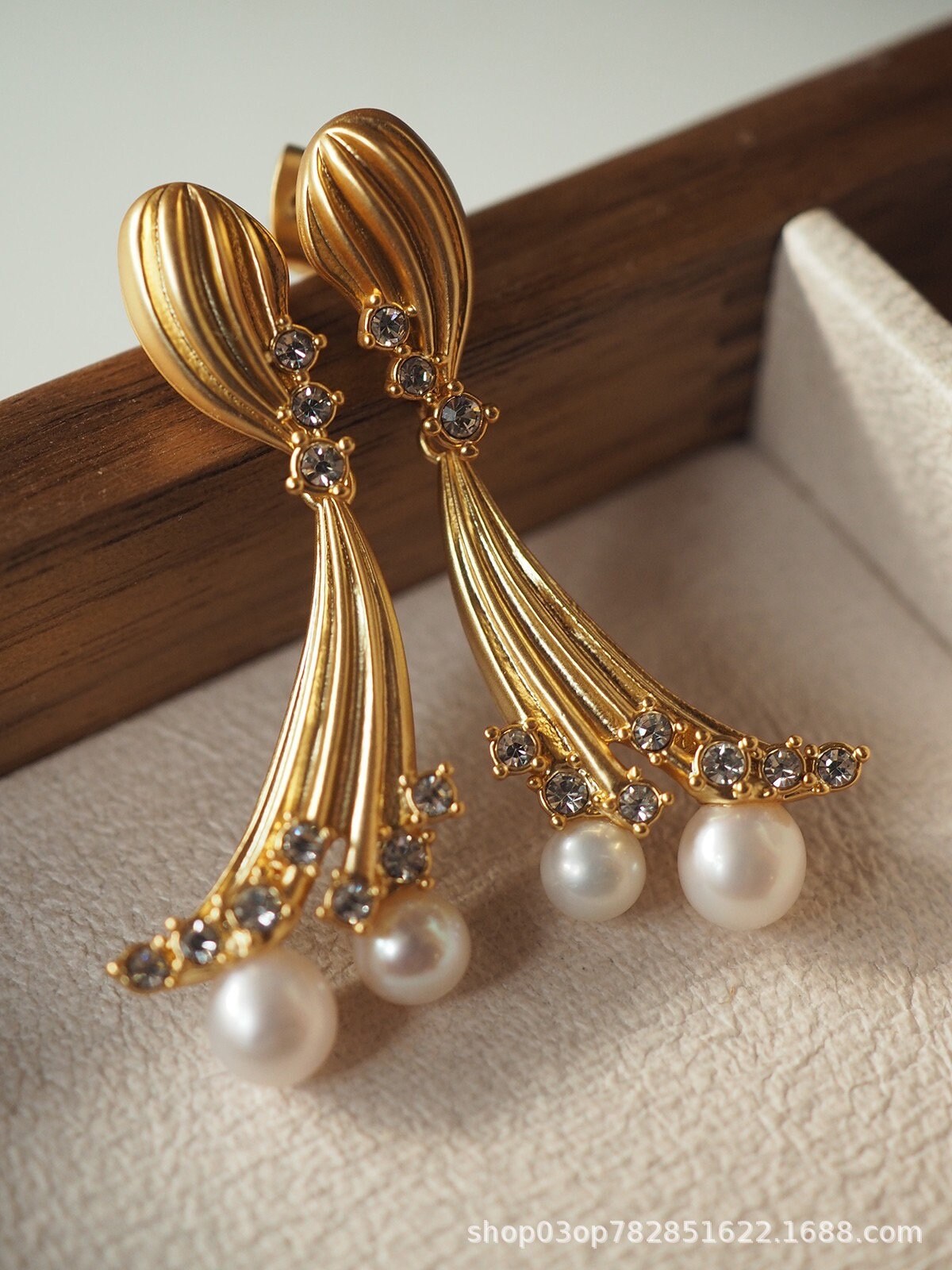 EUROPEAN VINTAGE 100% Authentic Genuine, Clip On Earrings in Gold, Faux Pearl